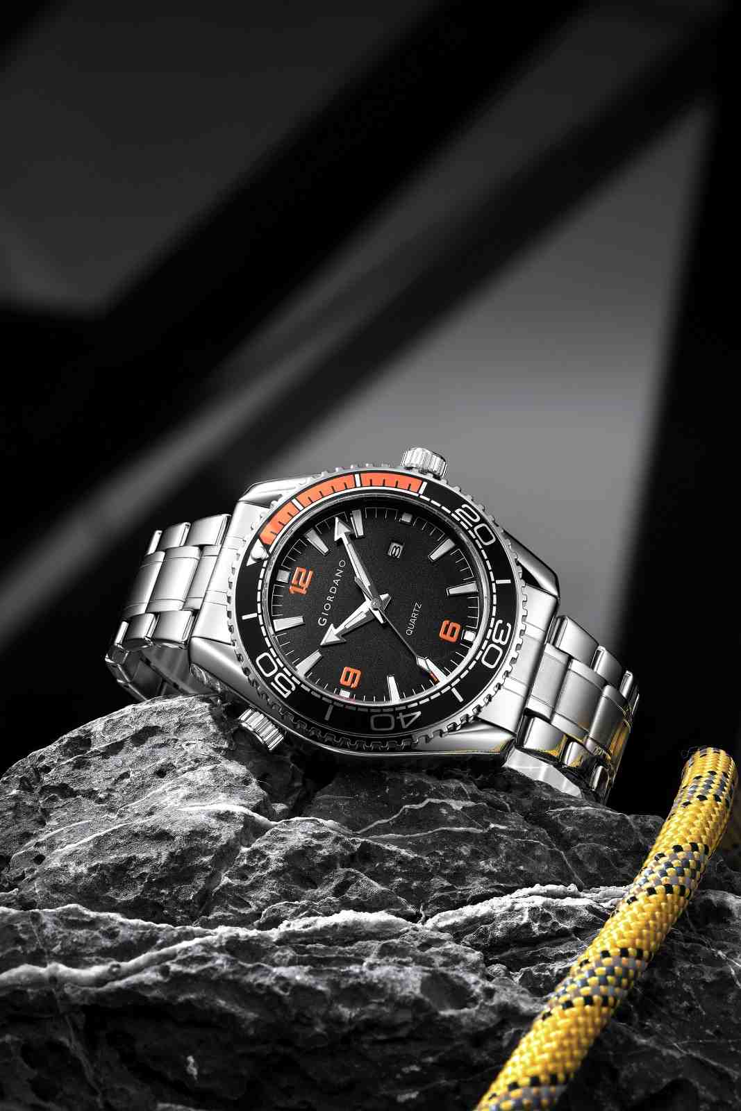 Giordano Analog Quartz Watch for Men – Round Dial with Rotating Bezel, Luminous Hour Markers, Silicone & Stainless Steel Strap, Date Display GZ-50159-11