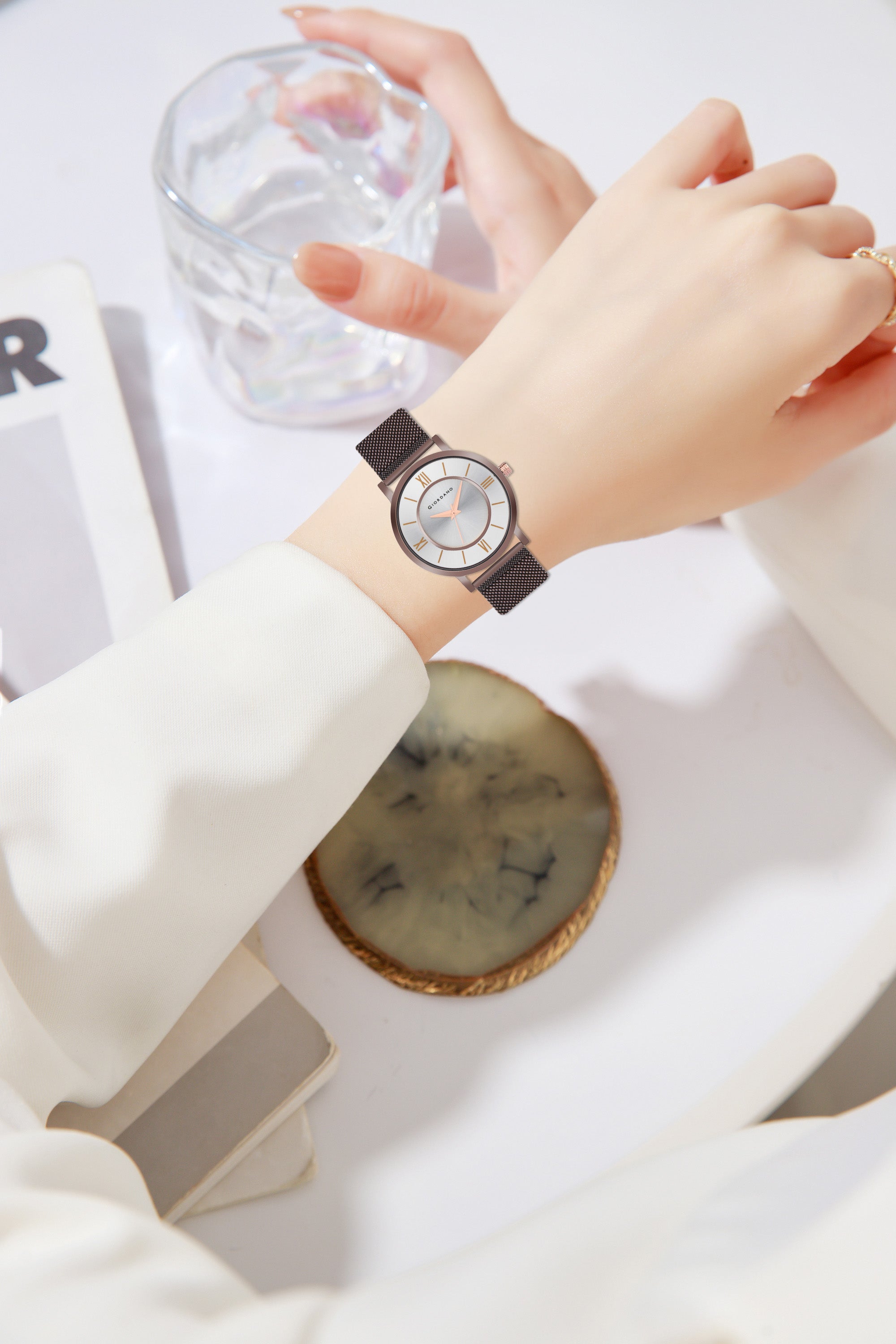 Giordano Rose Gold  Analog Stylish Watch for Couple with Stylish dial with Roman Indicess and mesh Metal Strap GD-1172-SETA-33