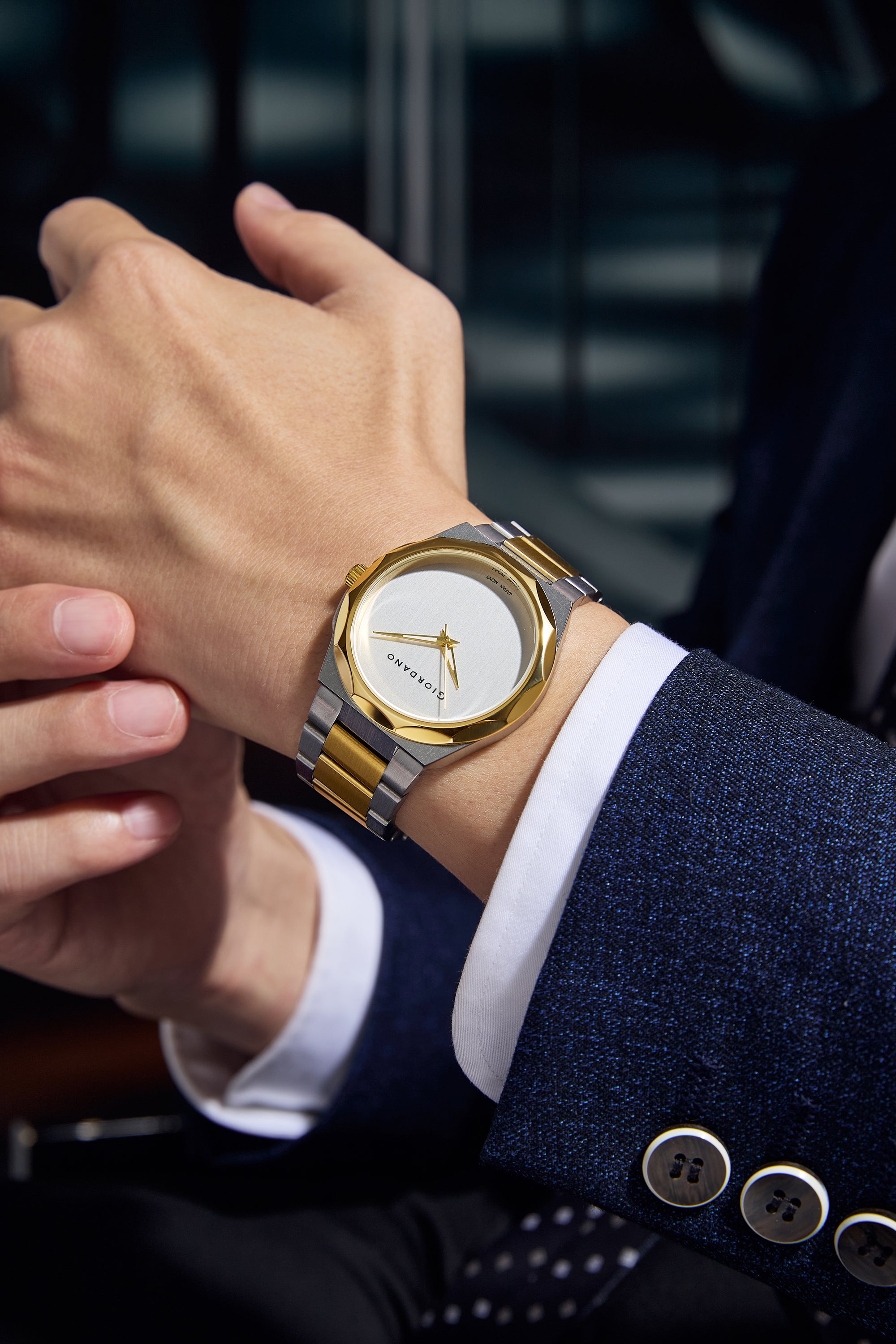 Giordano Classic Formal Analog Quartz Watch for Men with White Sunray Round Dial, Minimalist Markerless Design, Luminous Hands, Quartz Movement and Two-Tone Stainless Steel Strap - GZ-50189-66