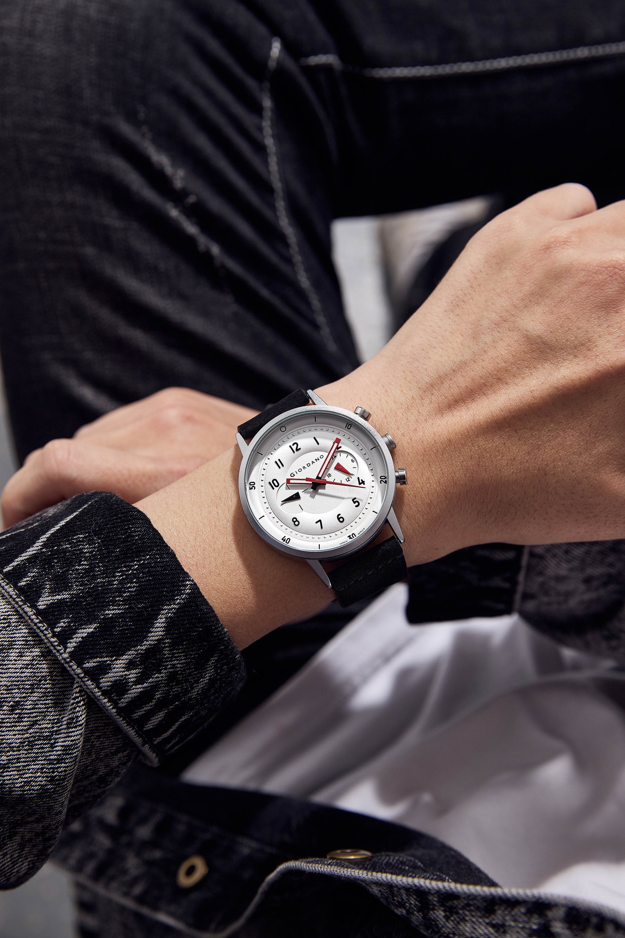 Giordano Analog Sporty Multi-Functional Watch for Men with Round Shape dial and Leather Strap | GZ-50088-02