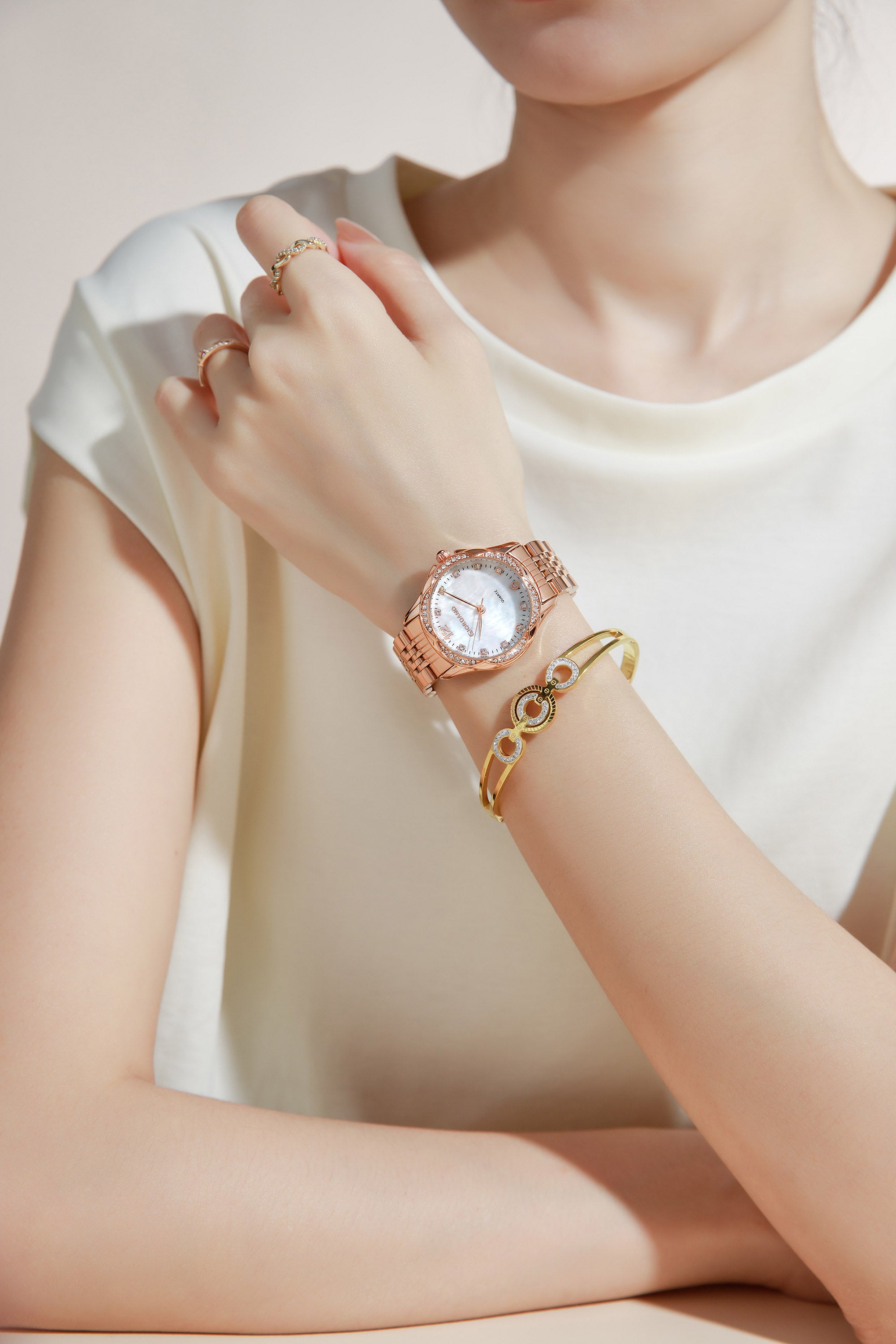 Giordano Analog Watch for Women with Bangle Gift Set - Round Diamond-Style Crystal Dial, Quartz Movement and Rose Gold Stainless Steel Strap - GZ-60157-66