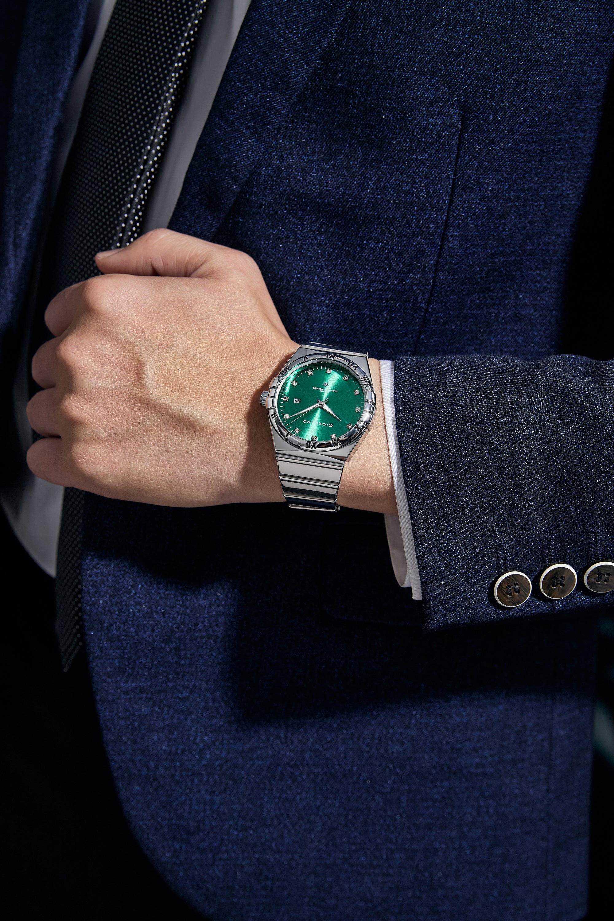 Giordano Analog Watch for Men Round Green Dial with Crystal Markers, Roman Bezel, Date Display & Stainless Steel Strap GZ-50220-22