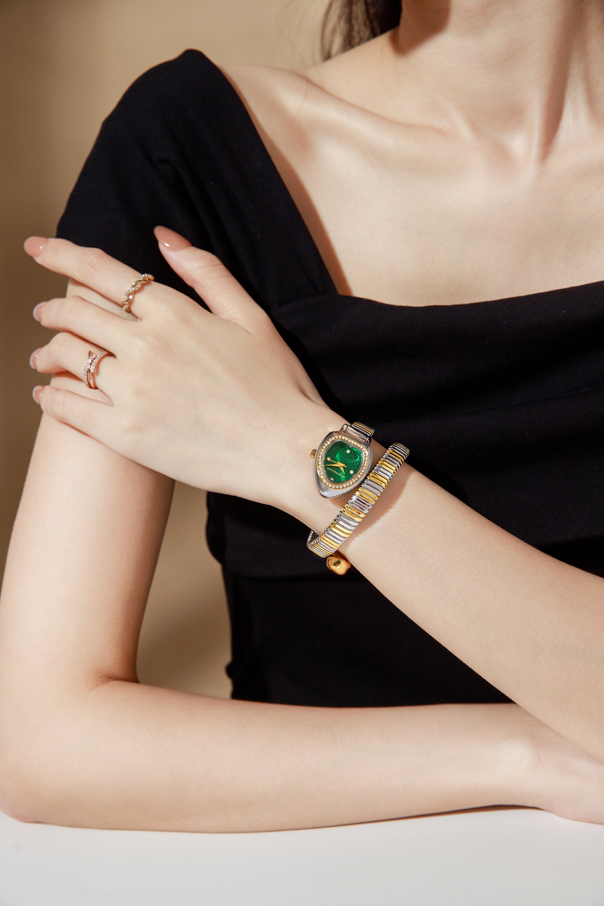 Giordano Serpentine Collection Analog Quartz Watch for Women with Green Honeycomb-Textured Dial, Crystal Bezel & Markers, Snake-Style Wrap-Around Two-Tone Stainless Steel Strap - GZ-60188-33