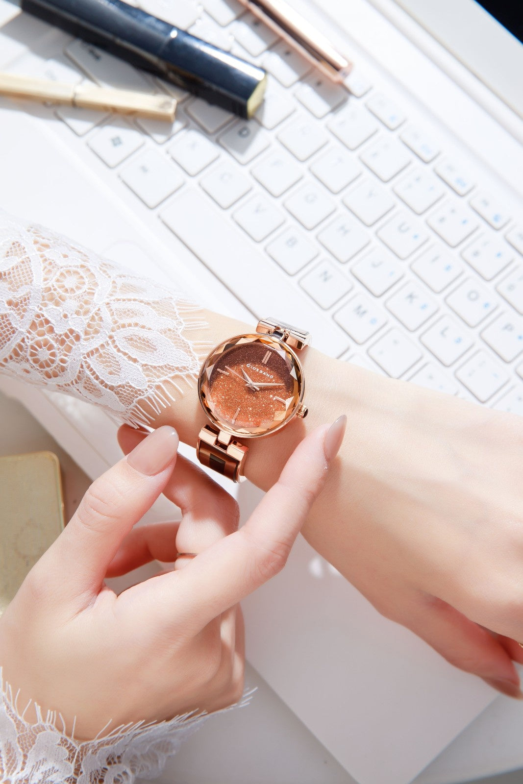 Giordano Luxurious Analog Watch for Women with Elegant Diamond Cut Glass and Stainless Steel Strap - GZ-60082-22