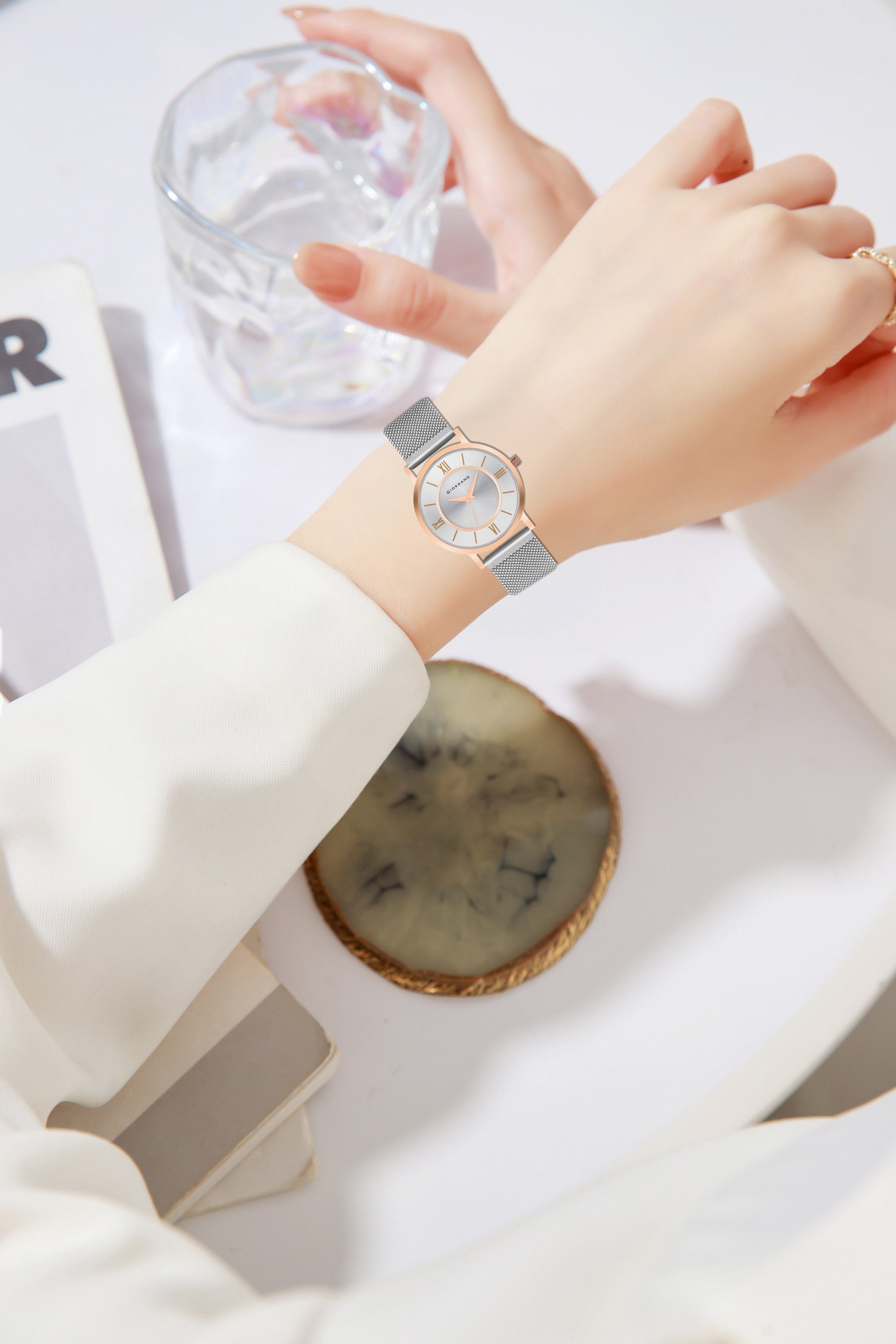 Giordano Rose Gold  Analog Stylish Watch for Couple with Stylish dial with Roman Indicess and mesh Metal Strap GD-1172-SETA-77