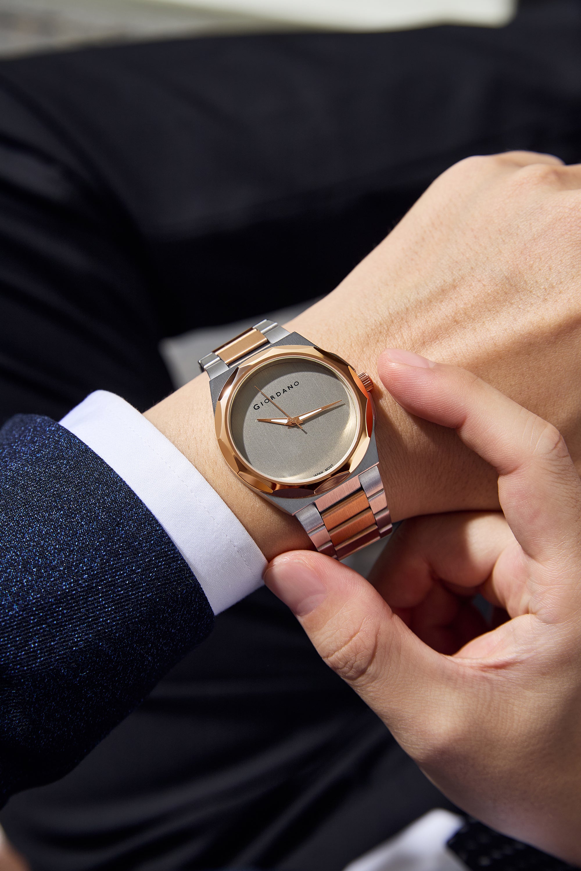 Giordano Classic Formal Analog Quartz Watch for Men with Grey Sunray Round Dial, Minimalist Markerless Design, Luminous Hands, Quartz Movement and Two-Tone Stainless Steel Strap - GZ-50189-44