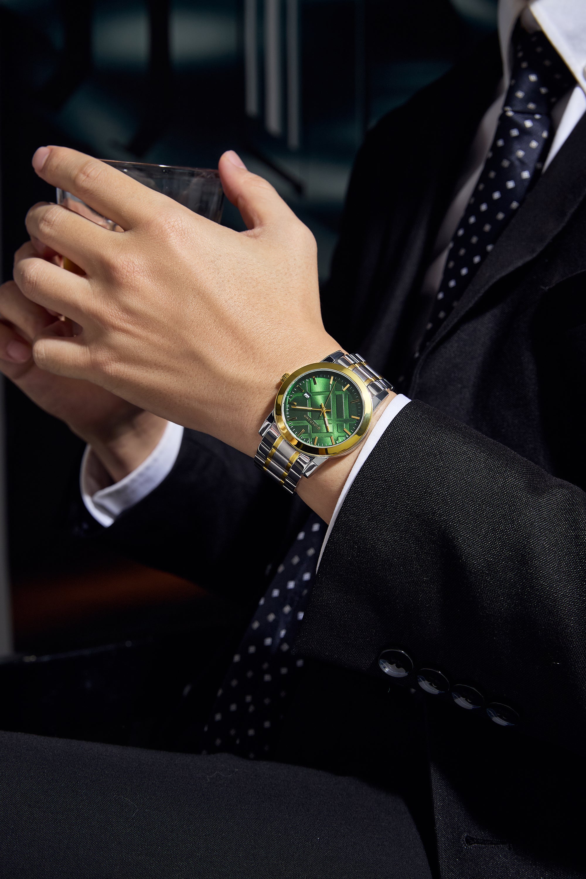 Giordano Analog Quartz Watch for Men with Green Geometric Textured Round Dial, Luminous Hands Markers, Date Display, Faceted Bezel and Two-Tone Gold & Silver Stainless Steel Strap - GZ-50193-22