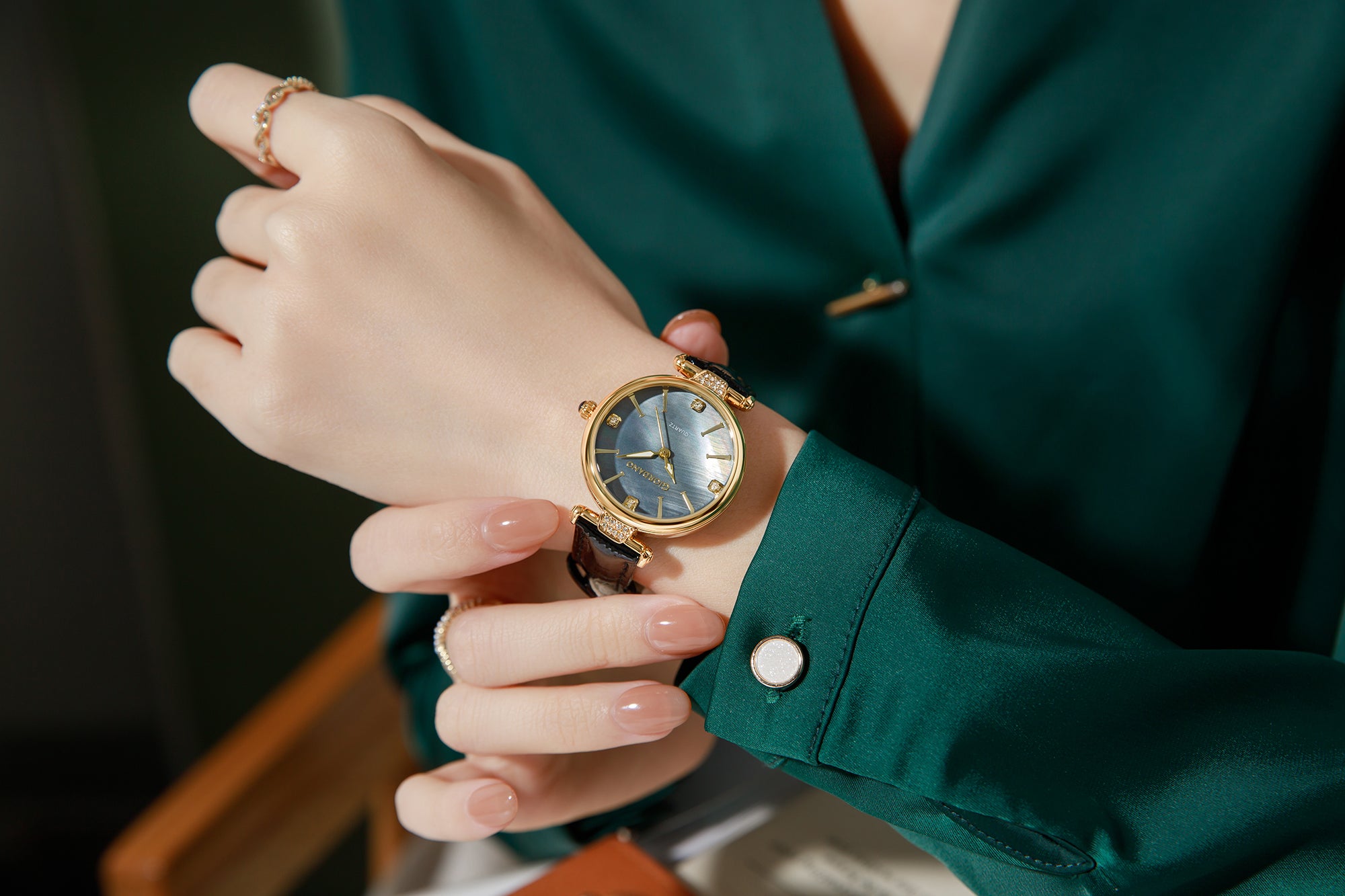 Giordano Analog Quartz Watch for Women with sunray Round Grey Dial, Blue Crown, Luminos hands and Crystal hour markers, Black Leather Strap - GZ-60161-01