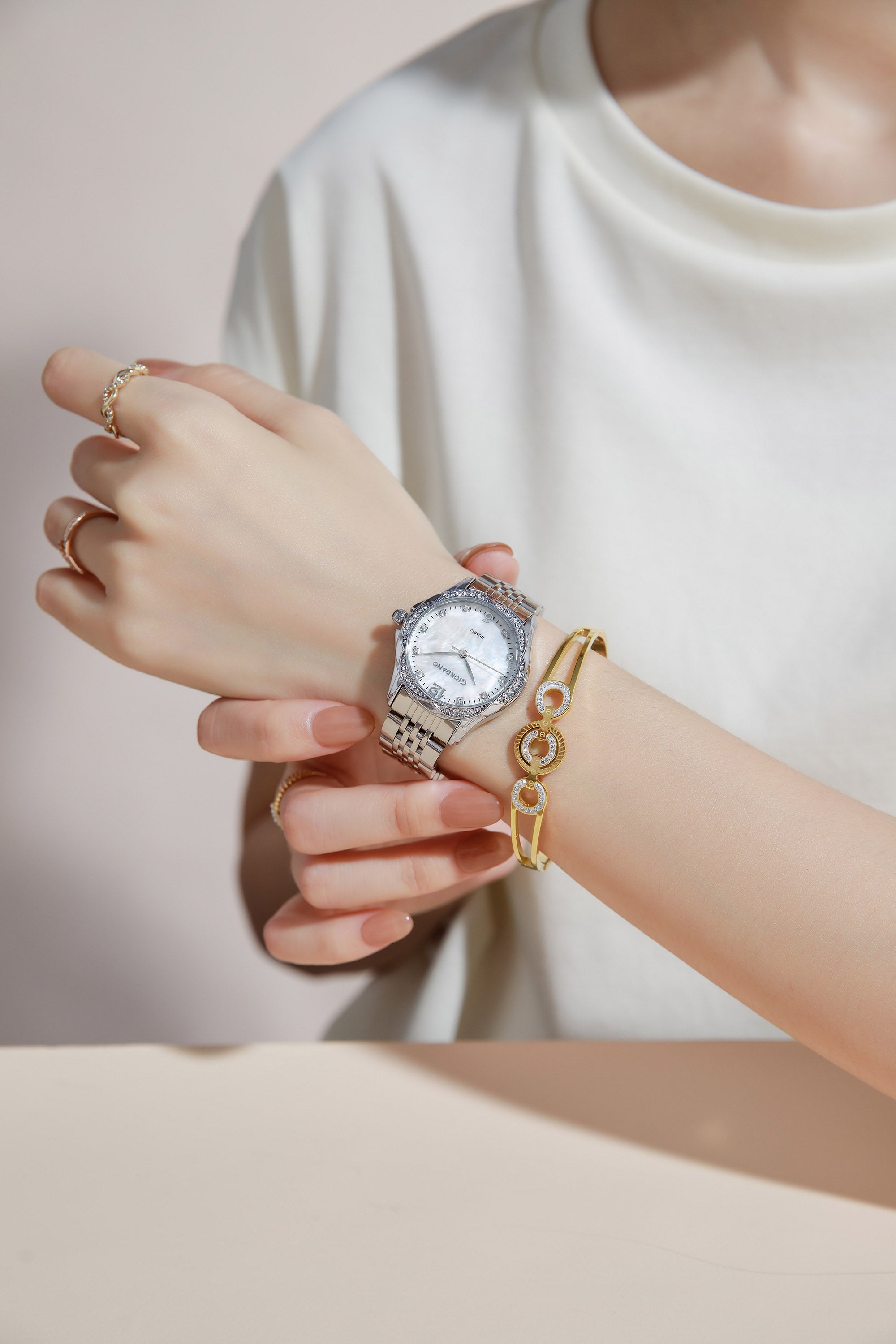 Giordano Analog Watch for Women with Bangle Gift Set - Round Diamond-Style Crystal Dial, Quartz Movement and Silver Stainless Steel Strap - GZ-60157-11