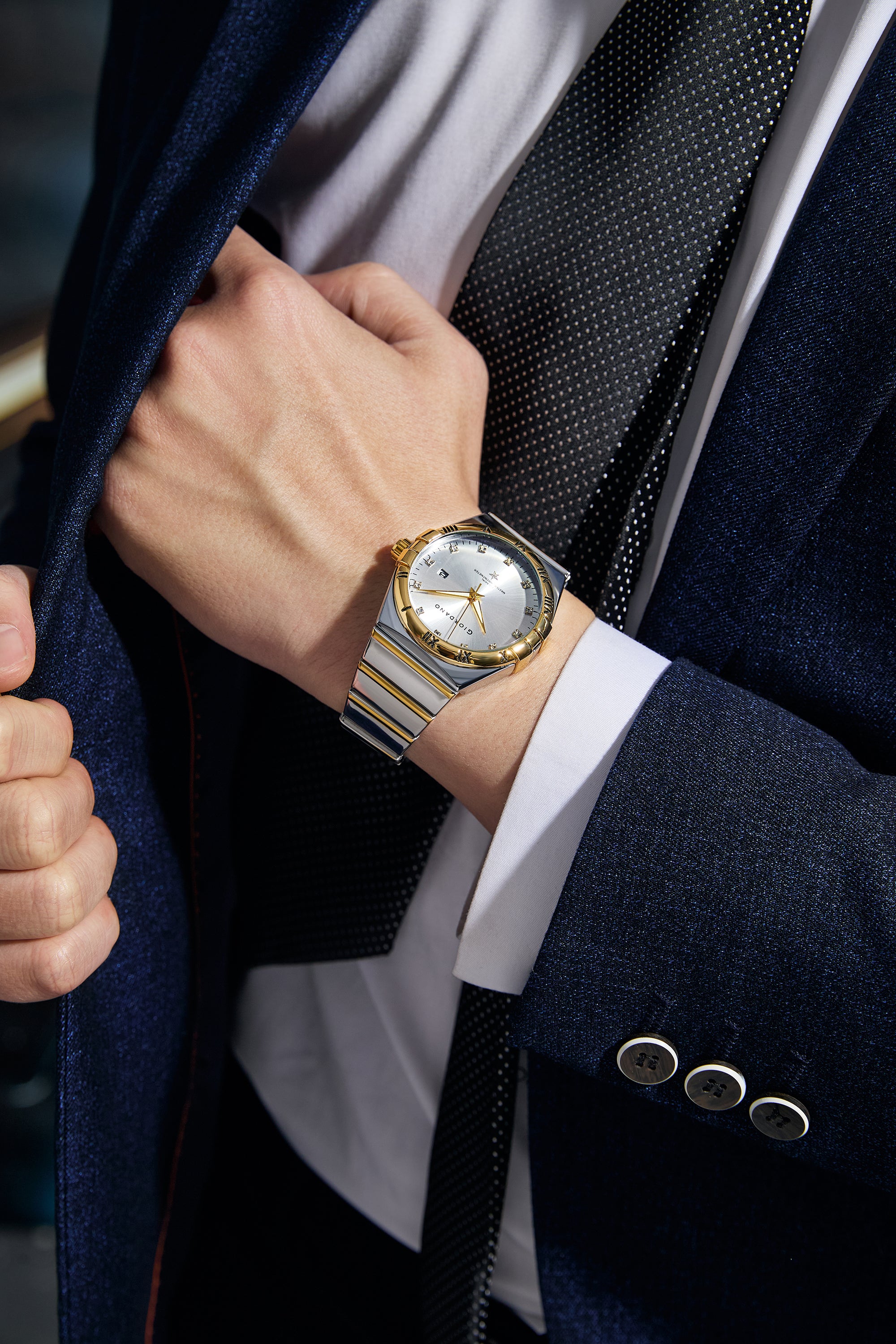 Giordano Analog Watch for Men Round Silver Dial with Crystal Markers, Roman Bezel, Date Display & Stainless Steel Strap GZ-50220-44