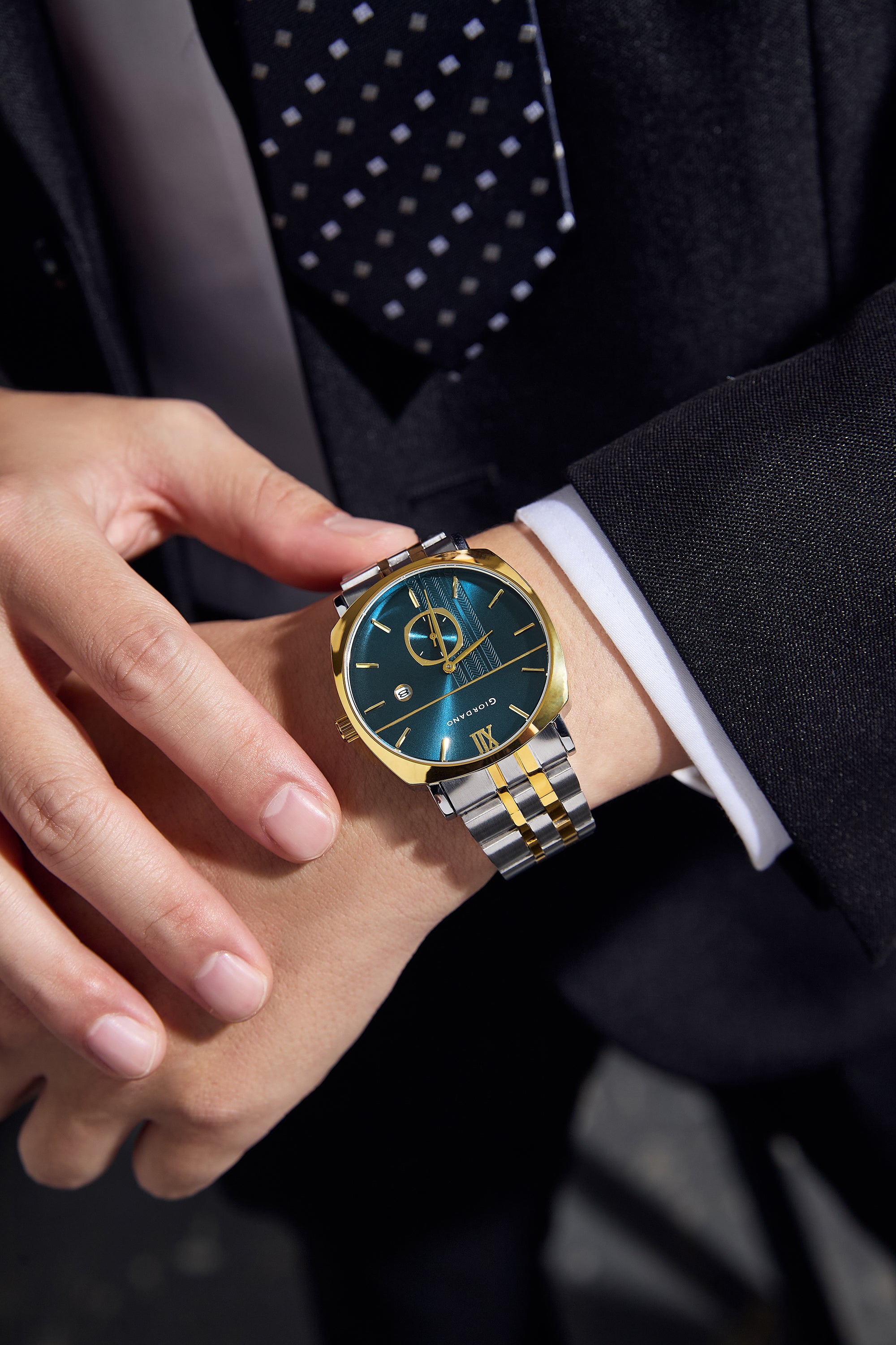 Giordano Analog Quartz Watch for Men with Blue Sunray Patterned Dial, Roman XII & Baton Hour Markers, Small Seconds Sub-Dial, Date Display and Two-Tone Gold & Silver Stainless Steel Strap GZ-50192-55