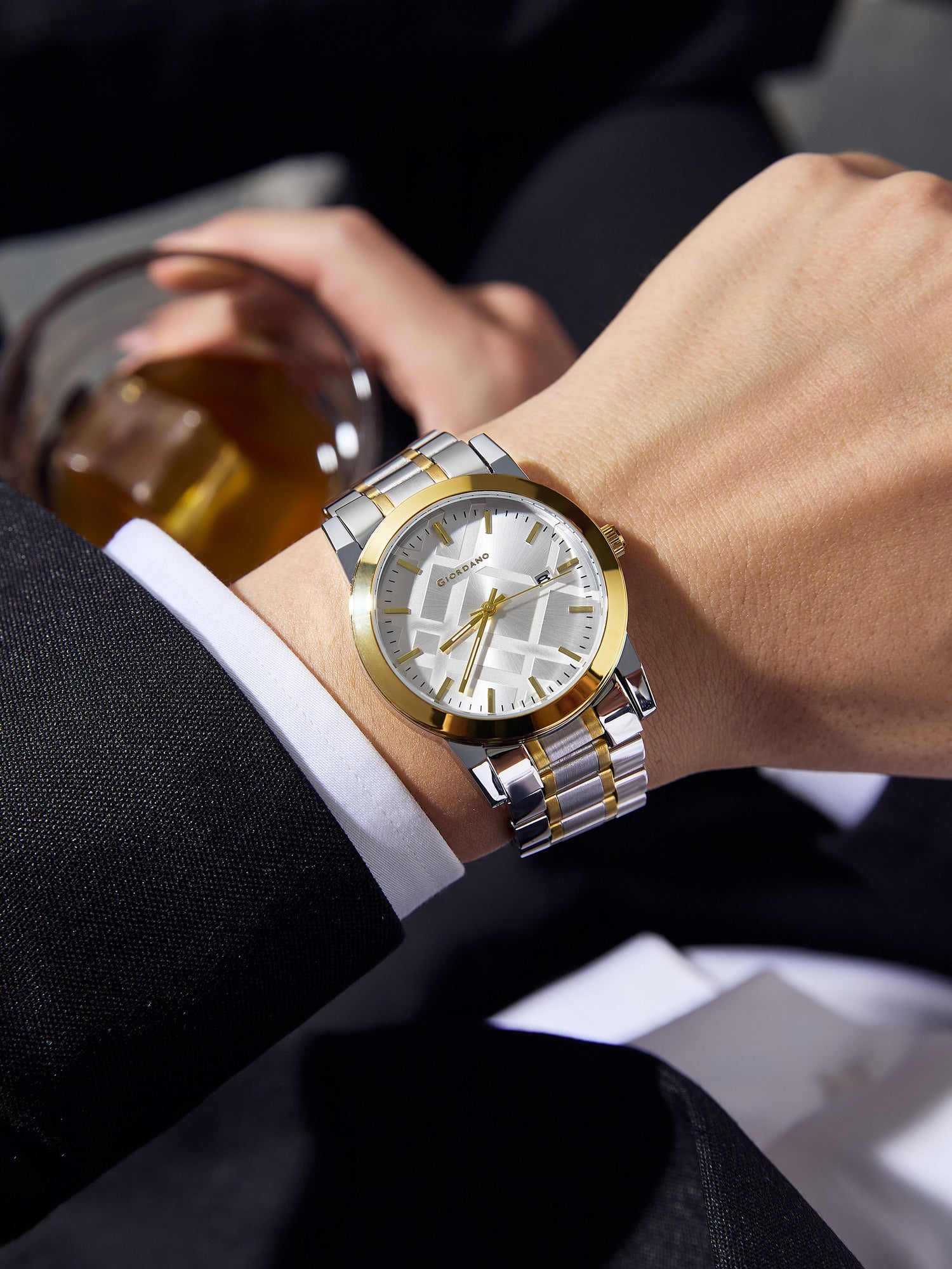 Giordano Analog Quartz Watch for Men with Silver Geometric Textured Round Dial, Luminous Hands Markers, Date Display, Faceted Bezel and Two-Tone Gold & Silver Stainless Steel Strap - GZ-50193-33