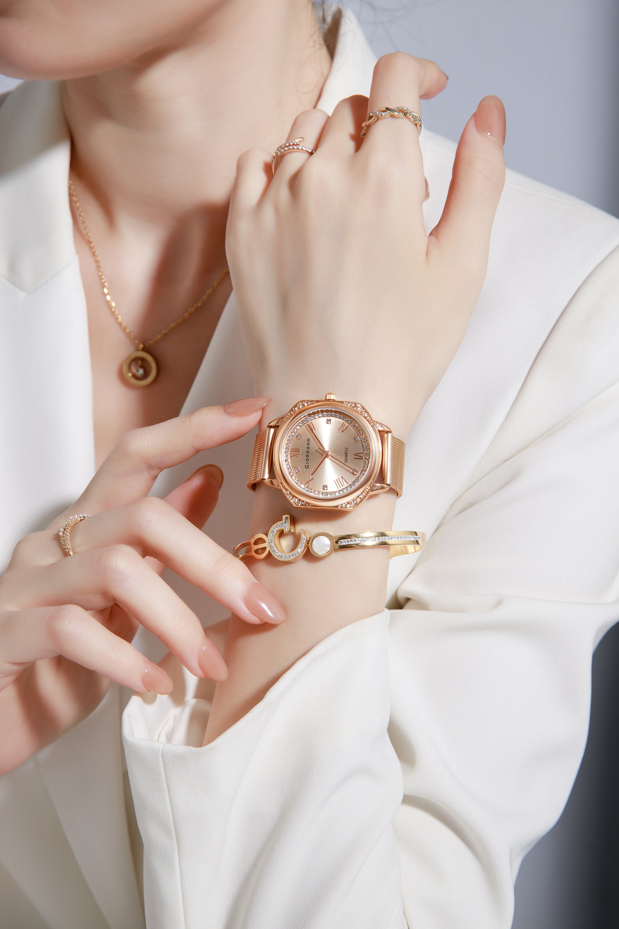 Giordano Rose Gold Analog Quartz Watch Gift Set for Women – 3 Piece Combo with Mesh Strap, Roman Numeral Crystal Studded Dial, Round Pearl Pendant Necklace & Bangle Bracelet - GZ-60183-22