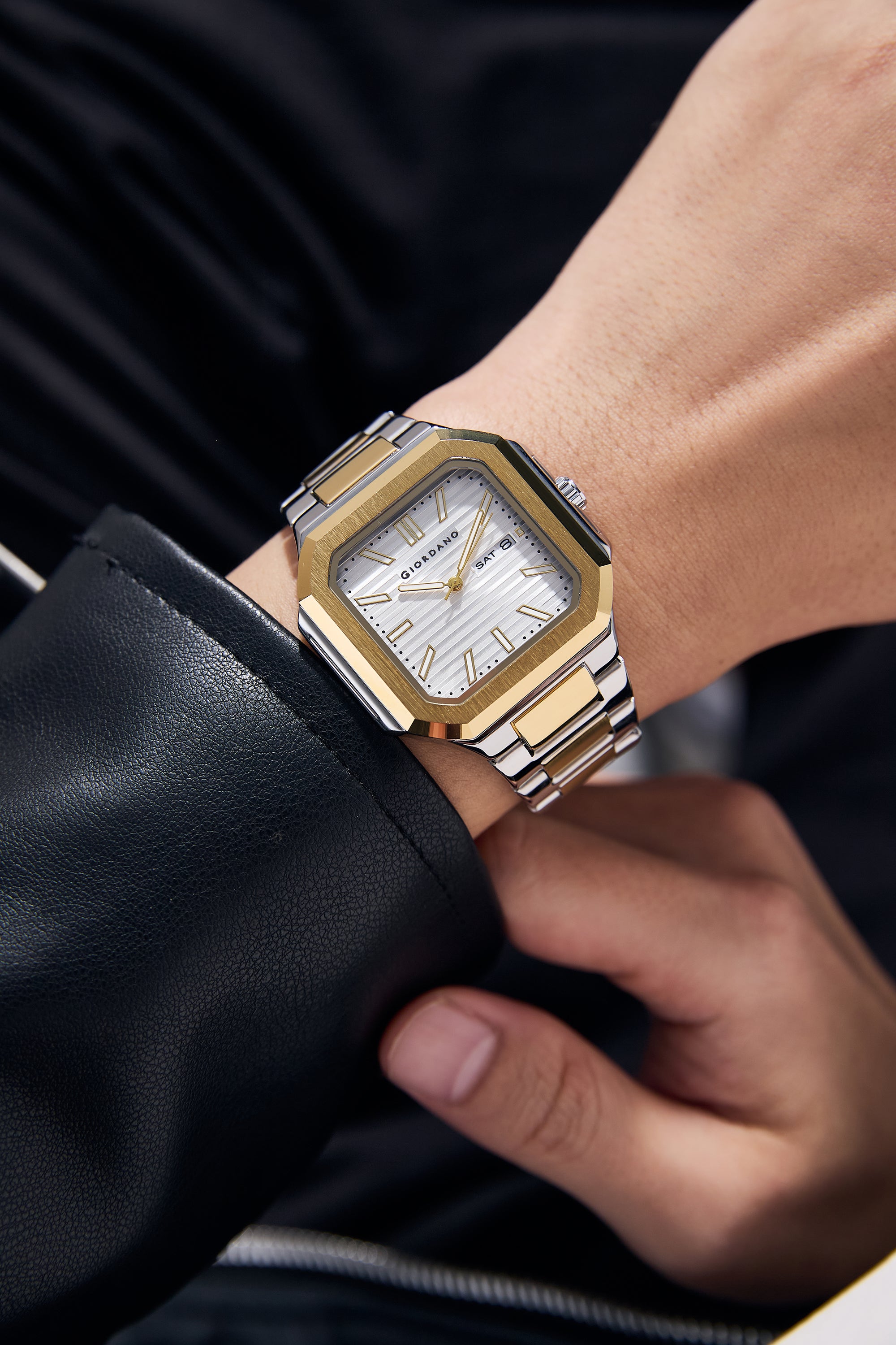 Giordano Square formal Watch for men – Textured Dial,Day & Date Display and Stylish stainless steel strap GZ-50140-22