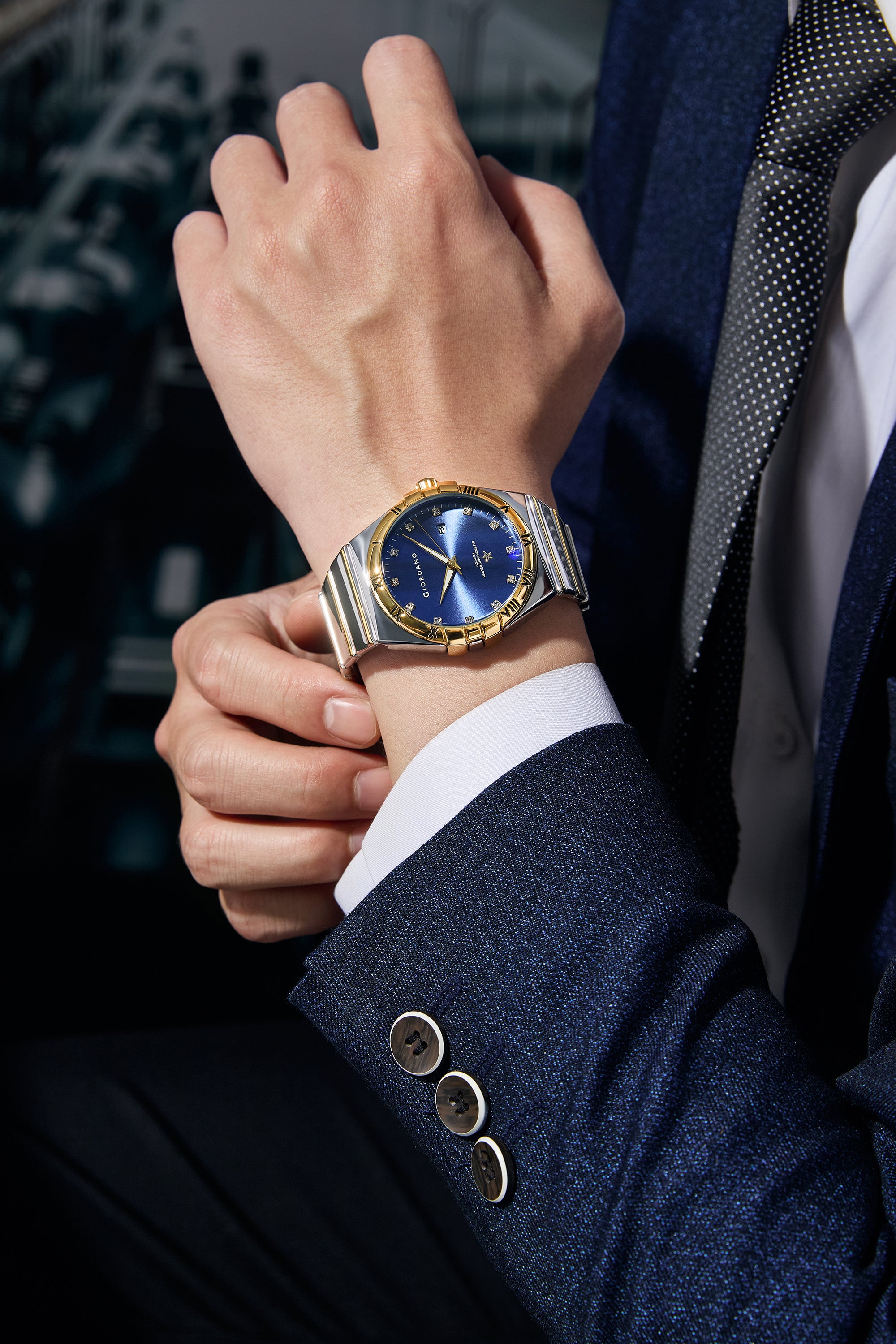 Giordano Analog Watch for Men Round Blue Dial with Crystal Markers, Roman Bezel, Date Display & Stainless Steel Strap GZ-50220-55
