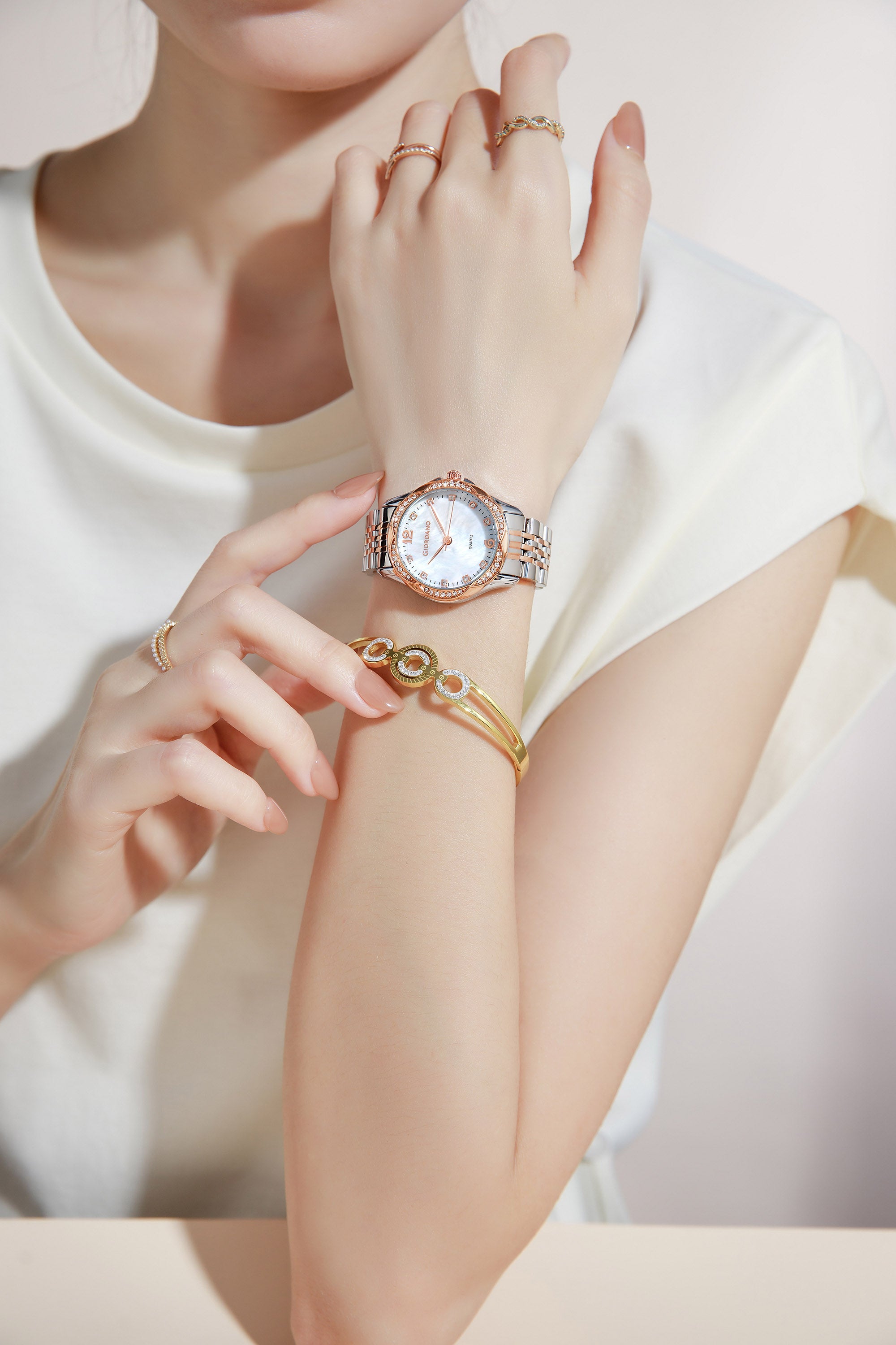 Giordano Analog Quartz Watch for Women with Textured Round White Dial, Flower shape case, Blue Crown, Crystal studded hour markers and bezel, Silver and Gold Stainless Steel Strap - GZ-60157-55