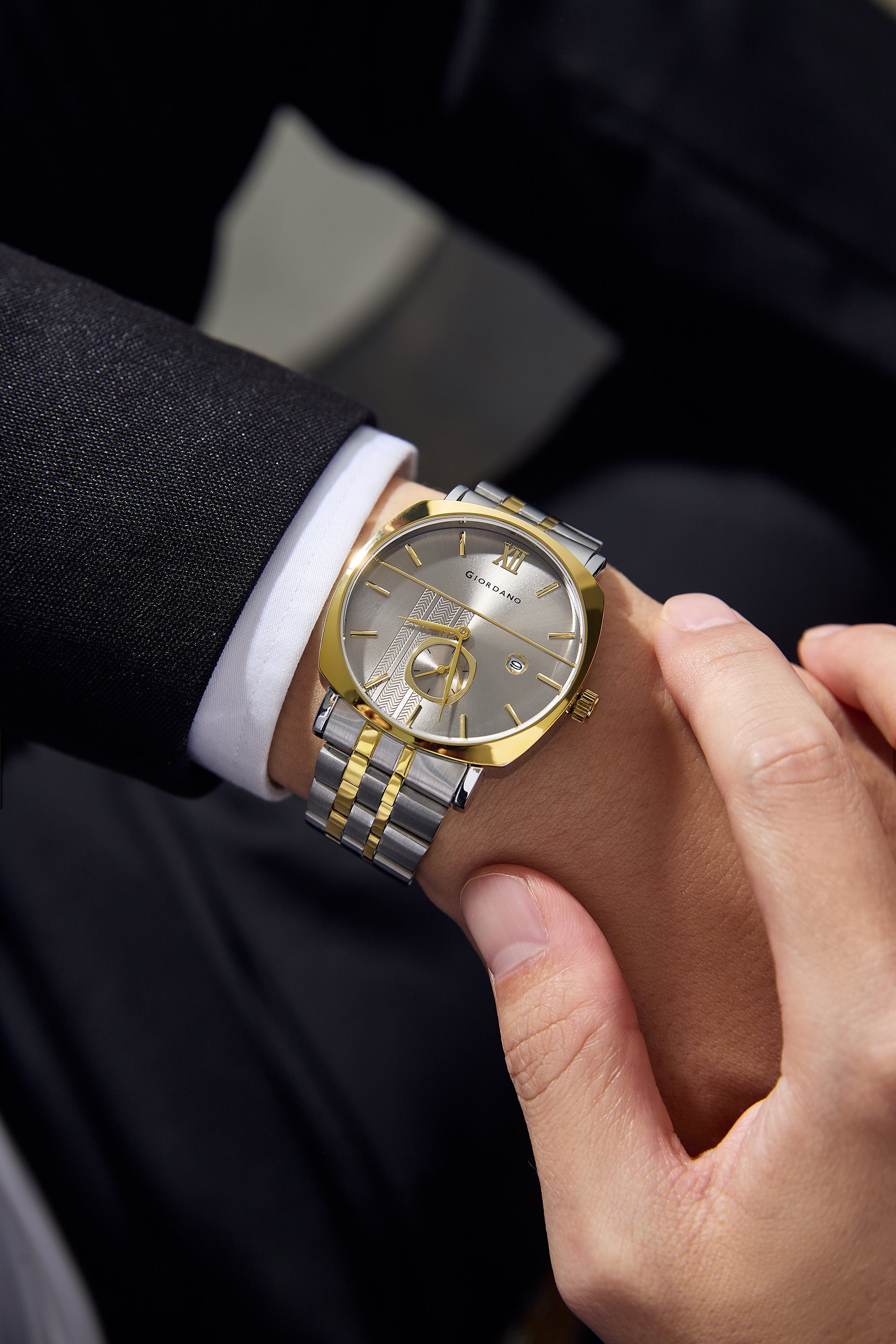 Giordano Analog Quartz Watch for Men with Grey Sunray Patterned Dial, Roman XII & Baton Hour Markers, Small Seconds Sub-Dial, Date Display and Two-Tone Gold & Silver Stainless Steel Strap GZ-50192-44