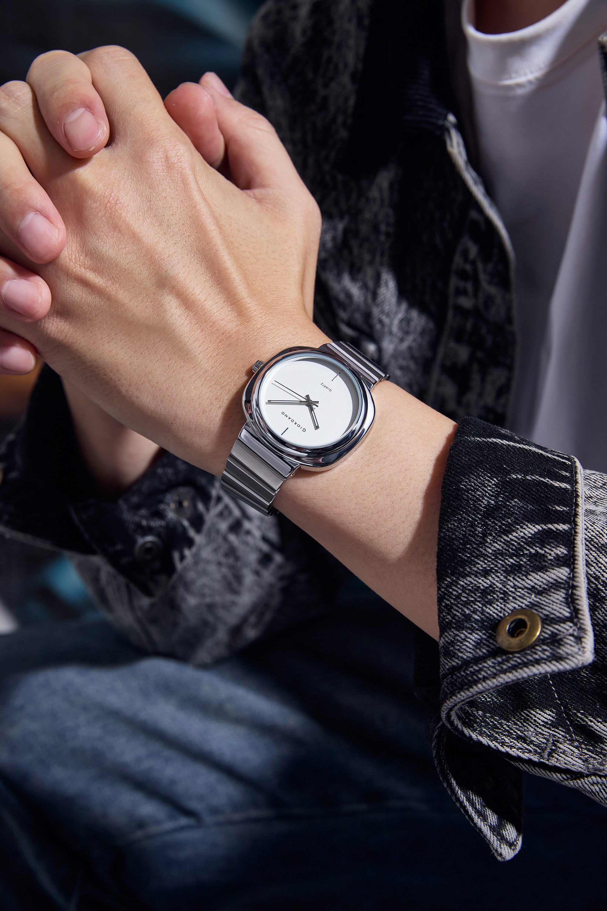 Giordano Analog Quartz Watch for Men with White Round Dial, Baton Hour Markers and Silver Stainless Steel Expansion Bracelet Strap - GZ-50233-22