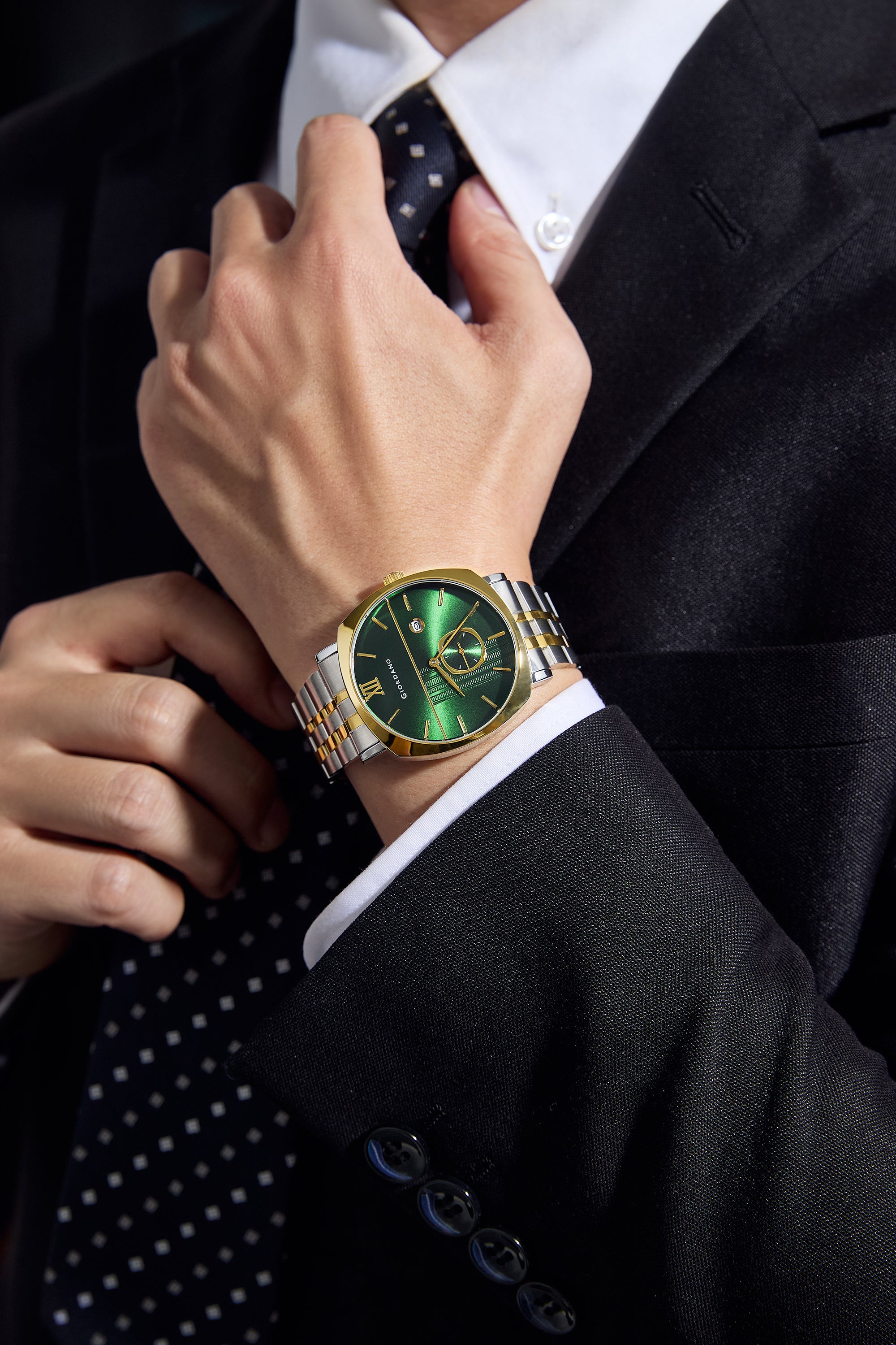 Giordano Analog Quartz Watch for Men with Green Sunray Patterned Dial, Roman XII & Baton Hour Markers, Small Seconds Sub-Dial, Date Display and Two-Tone Stainless Steel Strap - GZ-50192-22