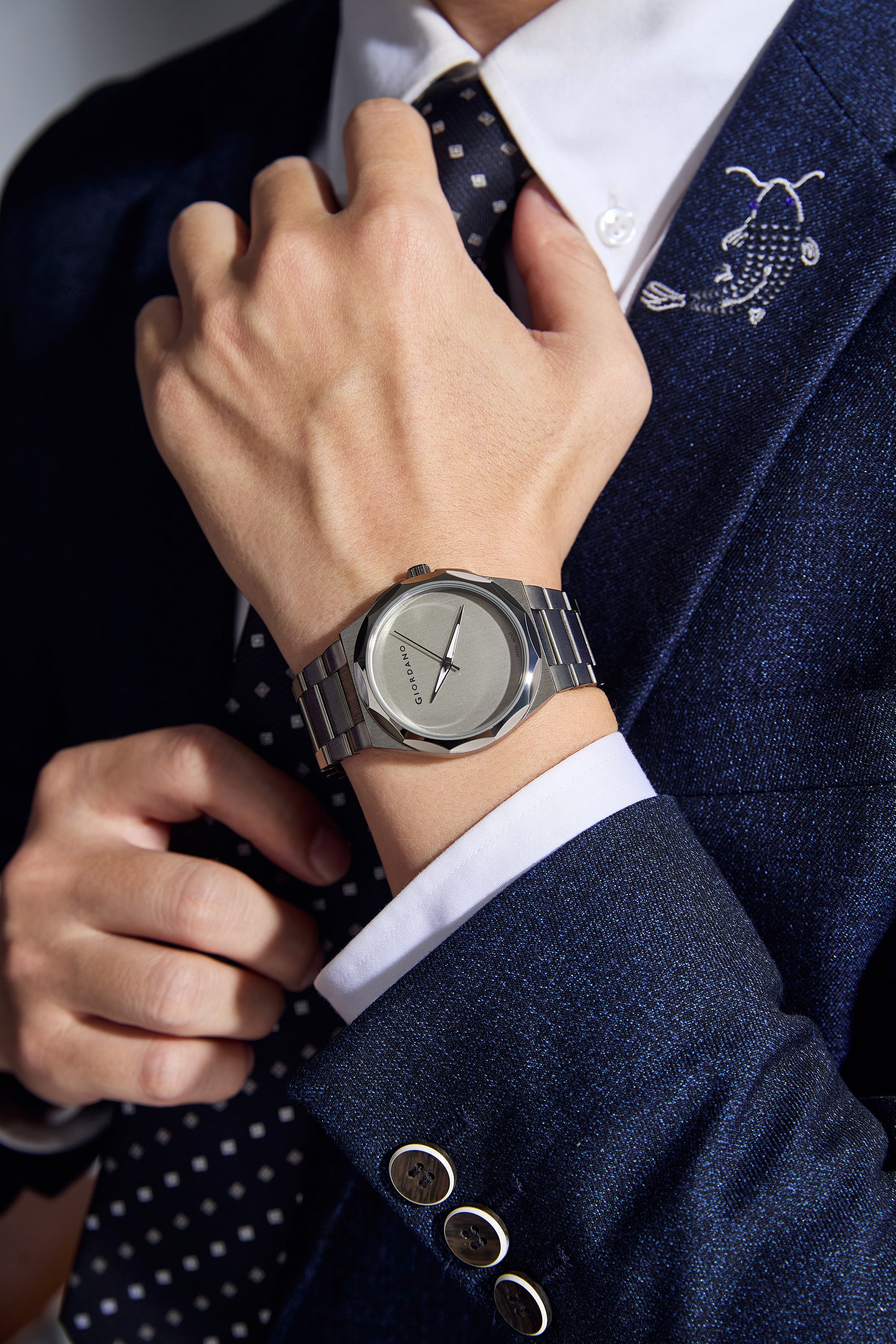 Giordano Classic Formal Analog Quartz Watch for Men with Grey Sunray Round Dial, Minimalist Markerless Design, Luminous Hands, Quartz Movement and Grey Stainless Steel Strap - GZ-50189-33