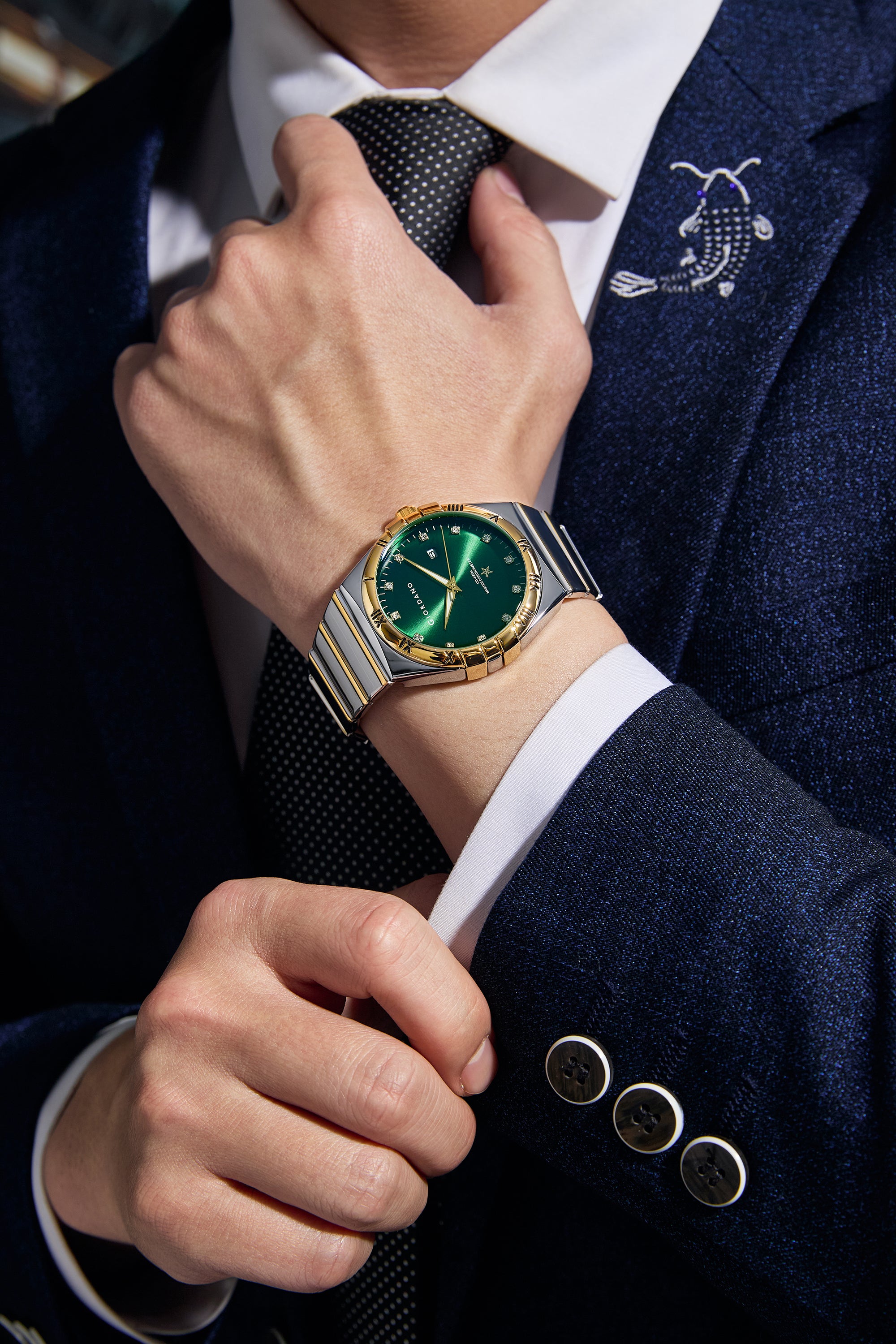 Giordano Analog Watch for Men Round Green Dial with Crystal Markers, Roman Bezel, Date Display & Stainless Steel Strap GZ-50220-33