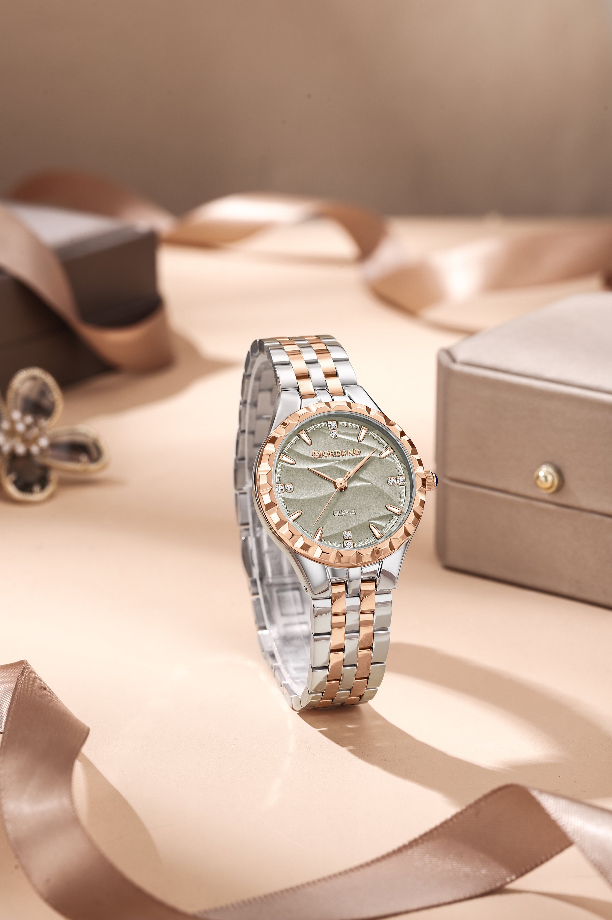 Giordano Analog Quartz Watch for Women with Textured Round Grey Dial, Luminous Hands and Markers, Silver and Rose Gold Stainless Steel Strap - GZ-60164-44