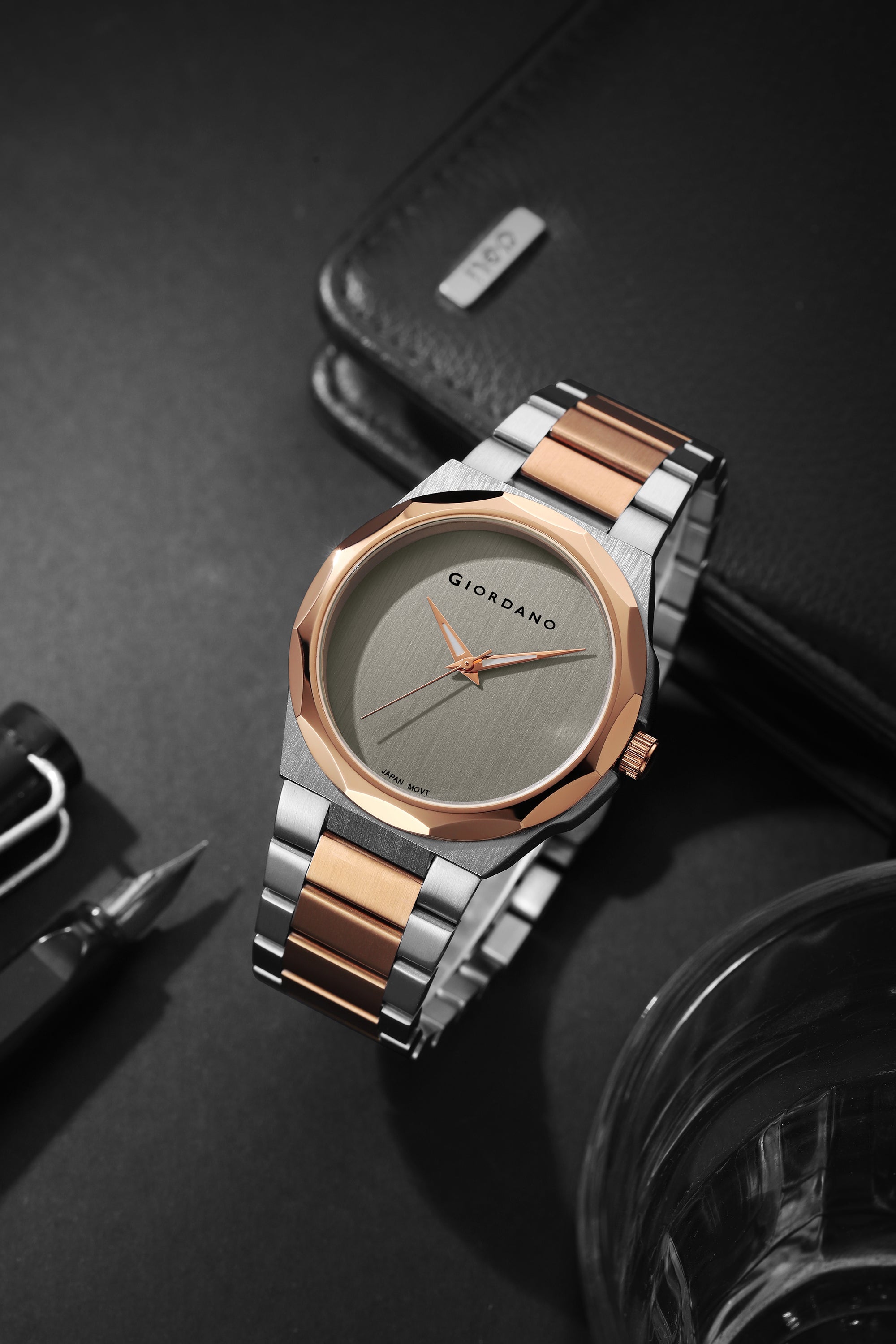 Giordano Classic Formal Analog Quartz Watch for Men with Grey Sunray Round Dial, Minimalist Markerless Design, Luminous Hands, Quartz Movement and Two-Tone Stainless Steel Strap - GZ-50189-44