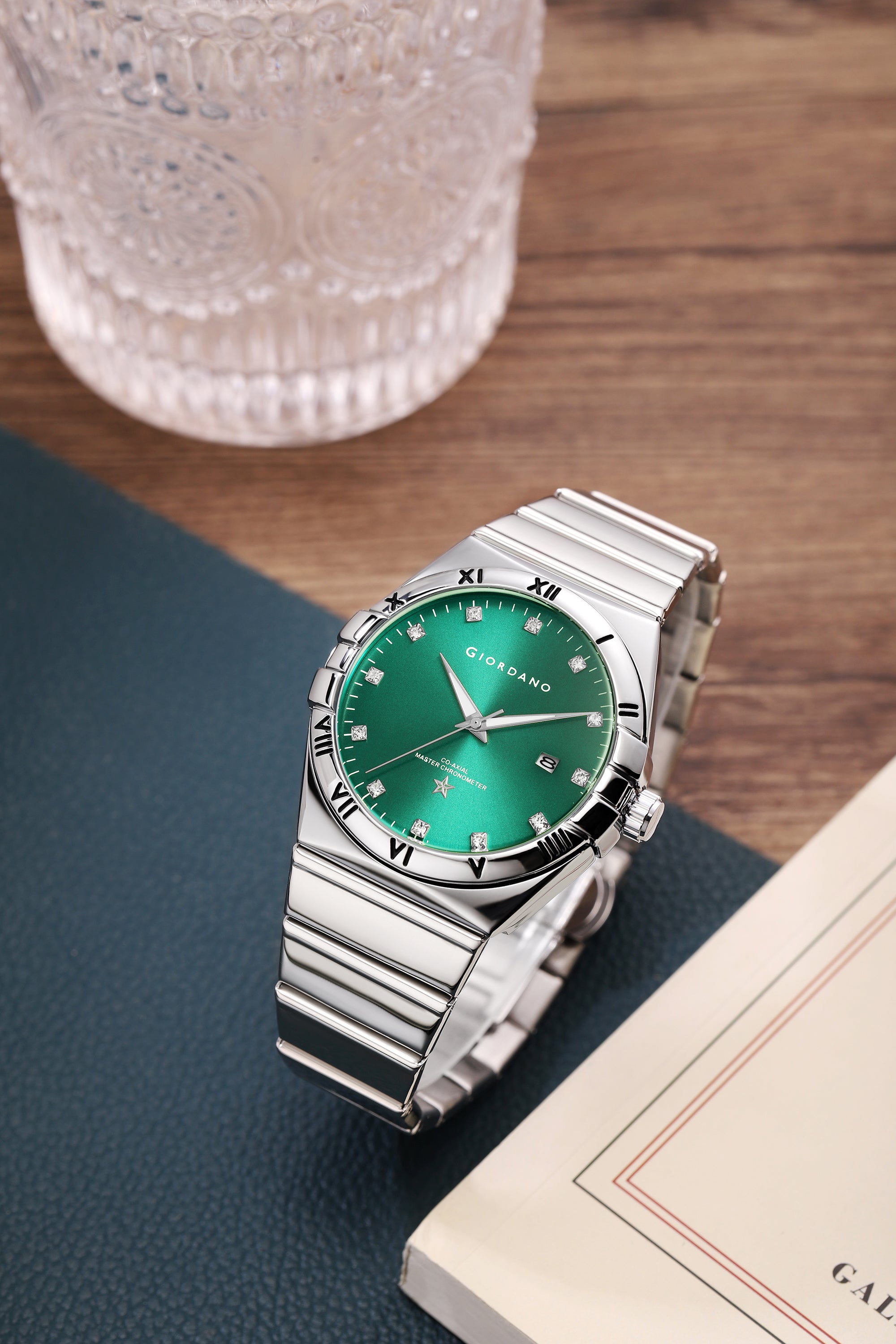 Giordano Analog Watch for Men Round Green Dial with Crystal Markers, Roman Bezel, Date Display & Stainless Steel Strap GZ-50220-22