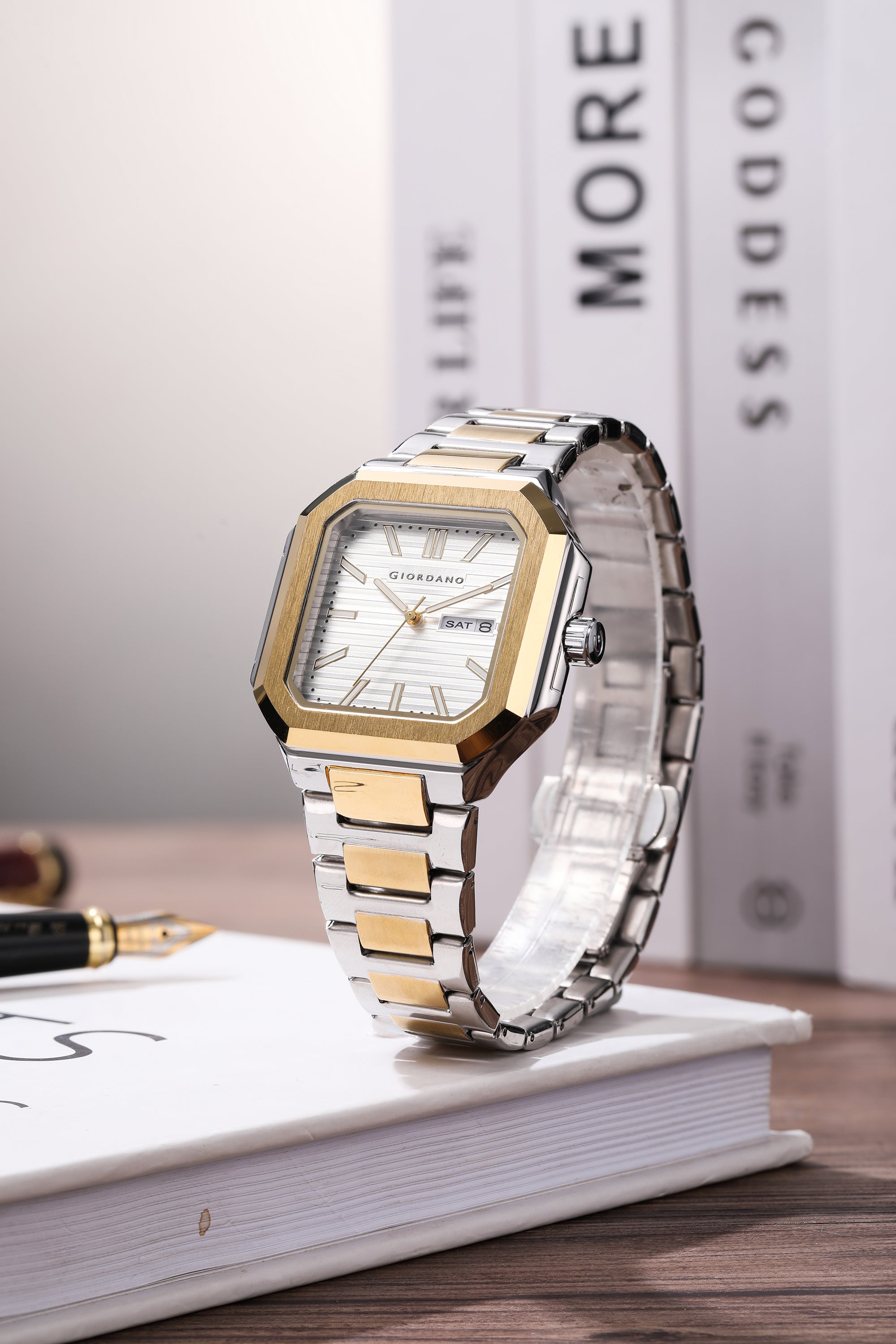 Giordano Square formal Watch for men – Textured Dial,Day & Date Display and Stylish stainless steel strap GZ-50140-22