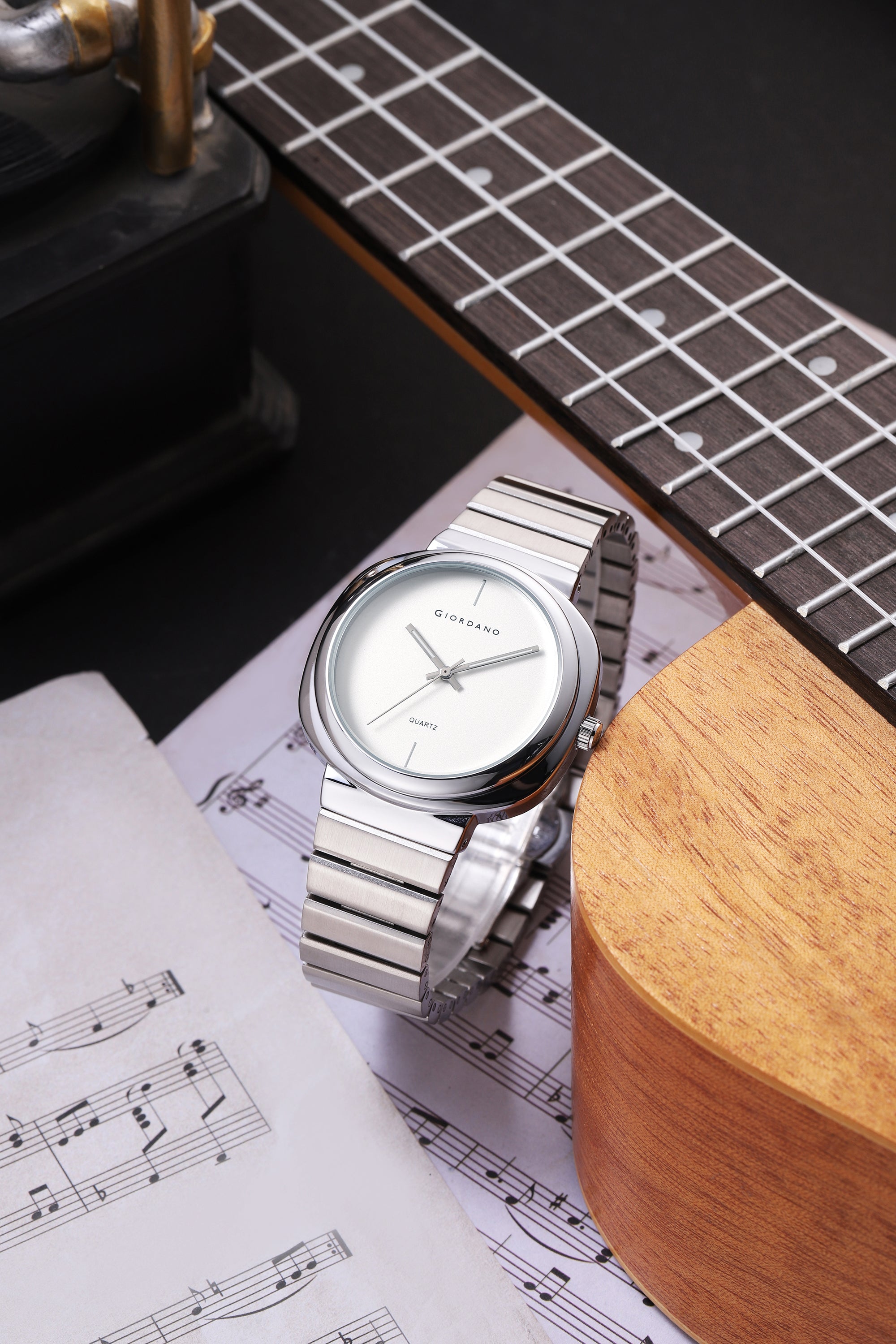 Giordano Analog Quartz Watch for Men with White Round Dial, Baton Hour Markers and Silver Stainless Steel Expansion Bracelet Strap - GZ-50233-22