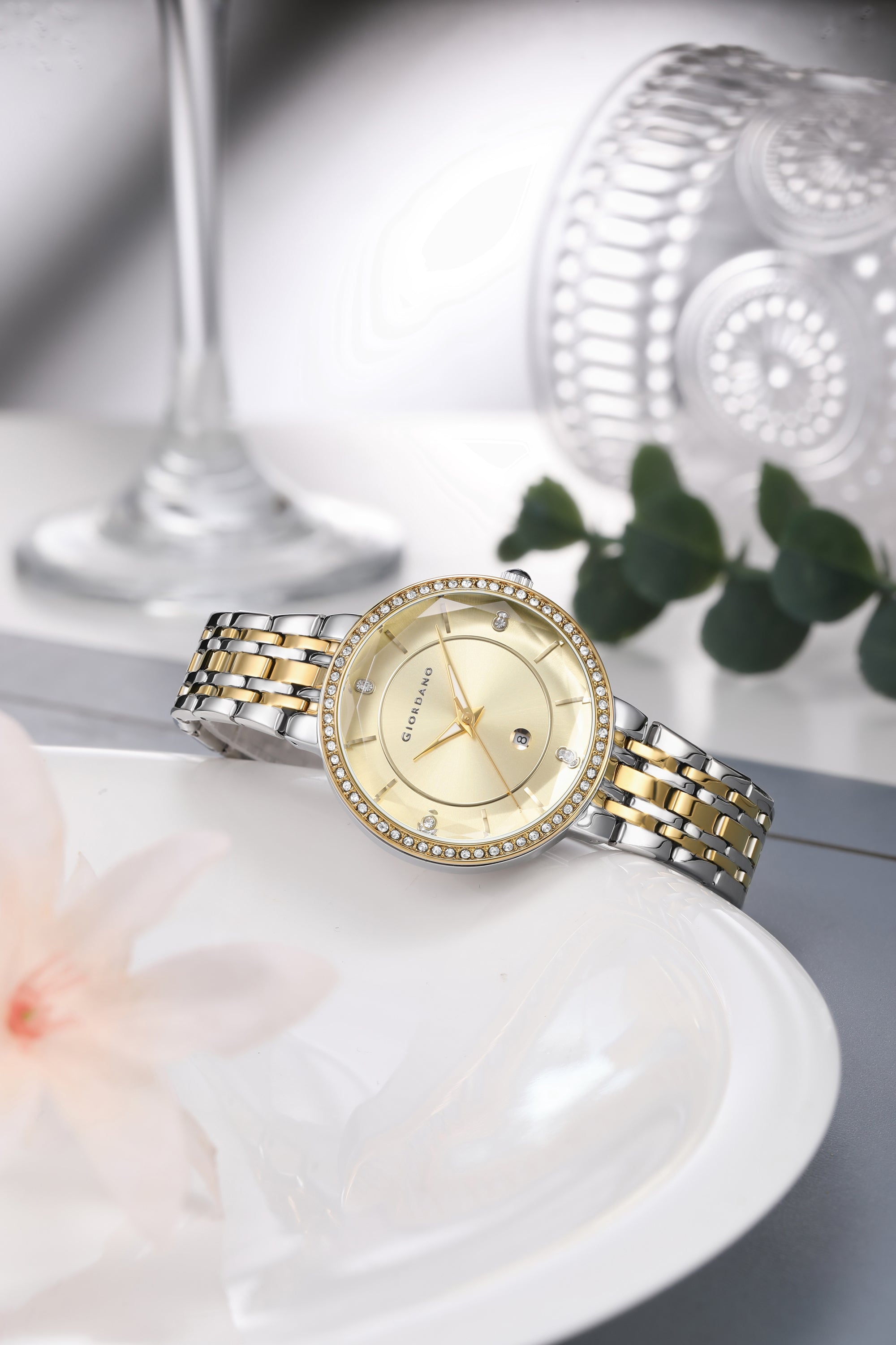 Giordano Stylish Analog Watch for Women – Round cut glass Dial,diamond studed bezel, stainess steel strap and date display | GZ-60110-33