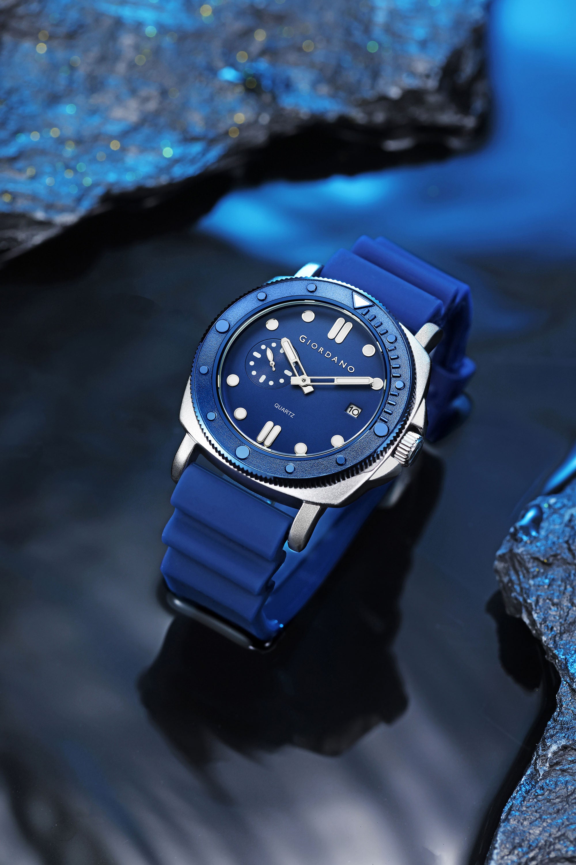 Giordano Analog Quartz Watch for Men with Round Dial, Luminous Hours Markers, Date Display, Small Seconds Sub-Dial and Wavy Pattern Silicone Strap - GZ-50214-02