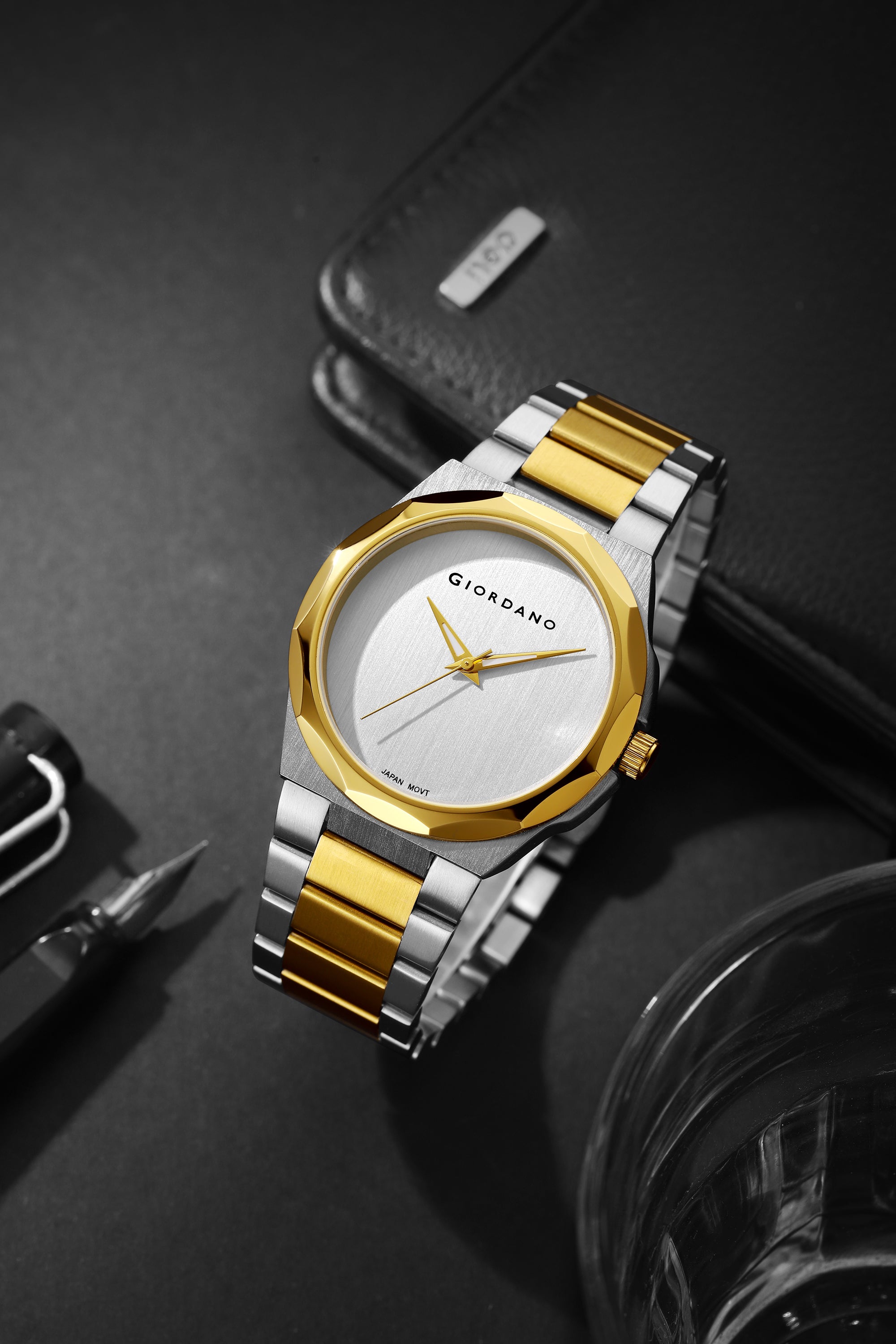 Giordano Classic Formal Analog Quartz Watch for Men with White Sunray Round Dial, Minimalist Markerless Design, Luminous Hands, Quartz Movement and Two-Tone Stainless Steel Strap - GZ-50189-66