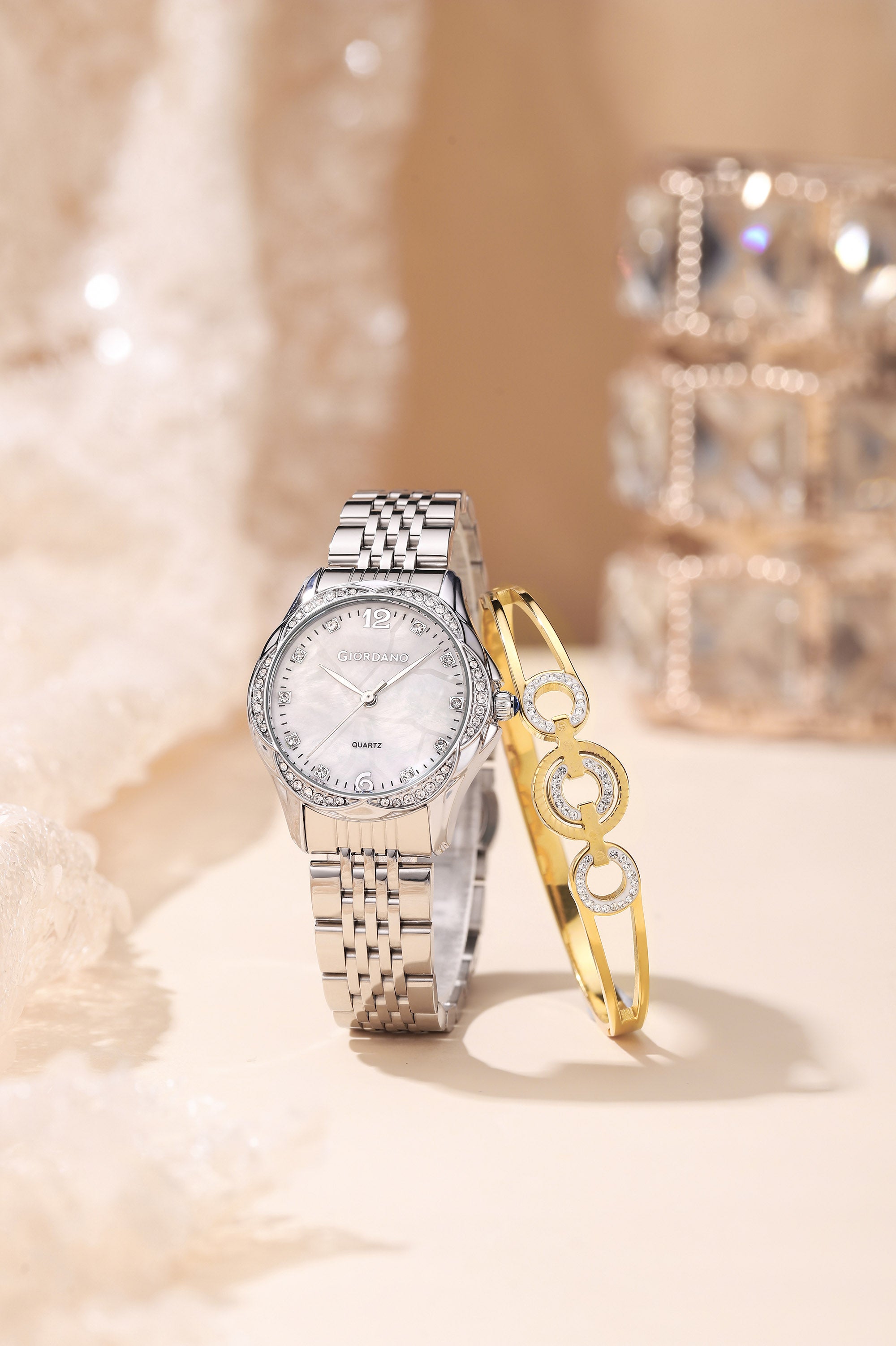 Giordano Analog Watch for Women with Bangle Gift Set - Round Diamond-Style Crystal Dial, Quartz Movement and Silver Stainless Steel Strap - GZ-60157-11