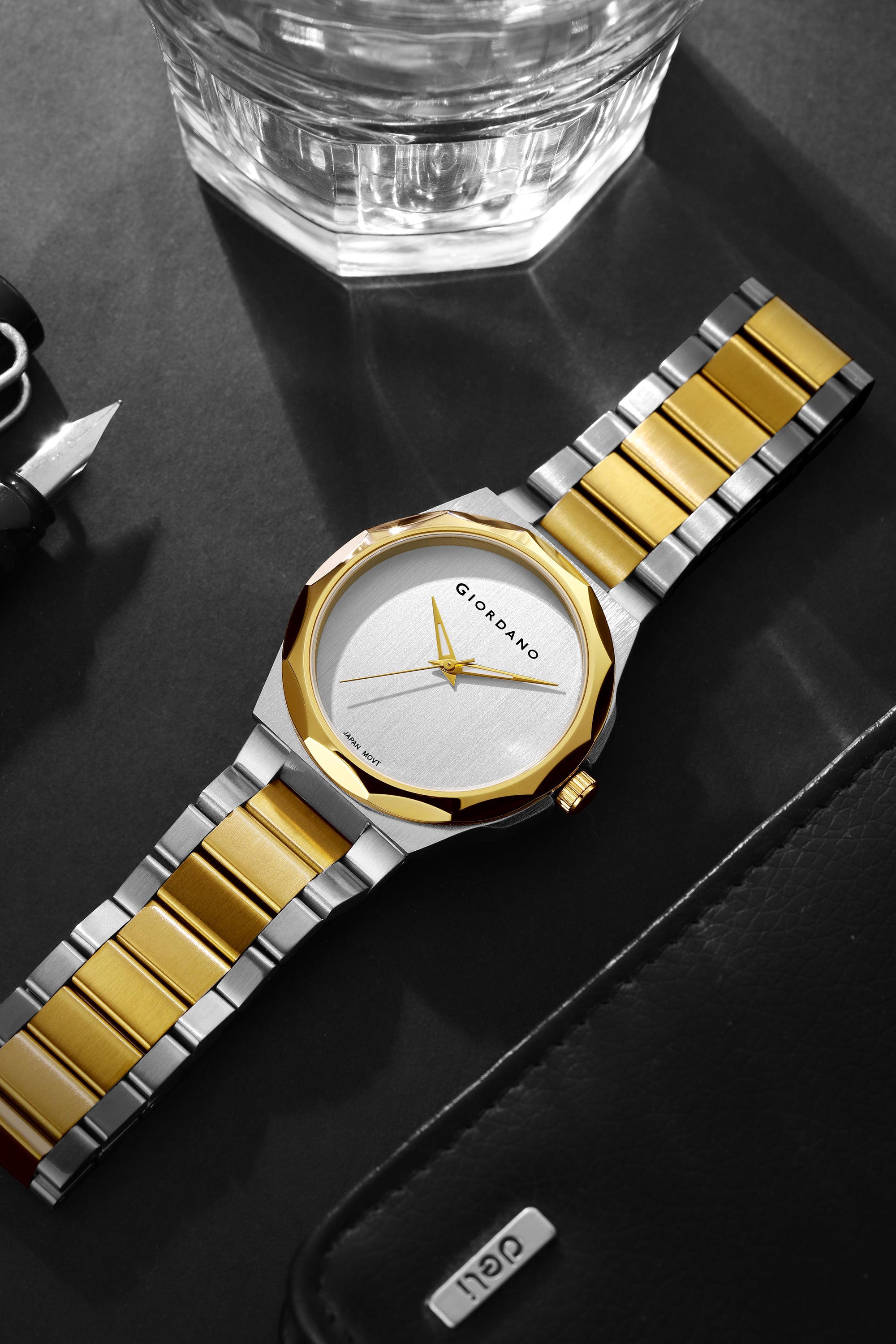 Giordano Classic Formal Analog Quartz Watch for Men with White Sunray Round Dial, Minimalist Markerless Design, Luminous Hands, Quartz Movement and Two-Tone Stainless Steel Strap - GZ-50189-66