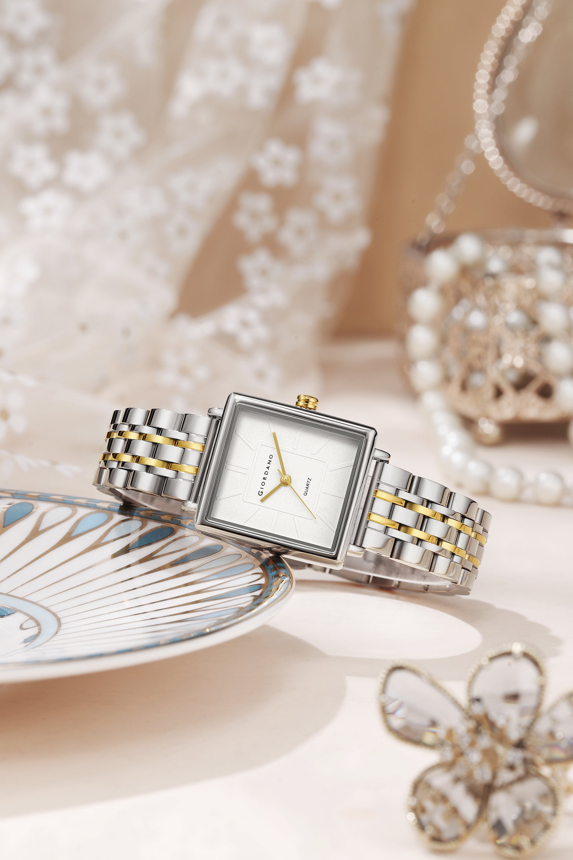 Giordano Silver & Gold Analog Quartz Watch Gift Set for Women – 3 Piece Combo with Rose Gold Mother of Pearl Fan Pendant Necklace & Crystal Heart Charm Bangle Bracelet, Fashion Jewelry Set GZ-60180-33