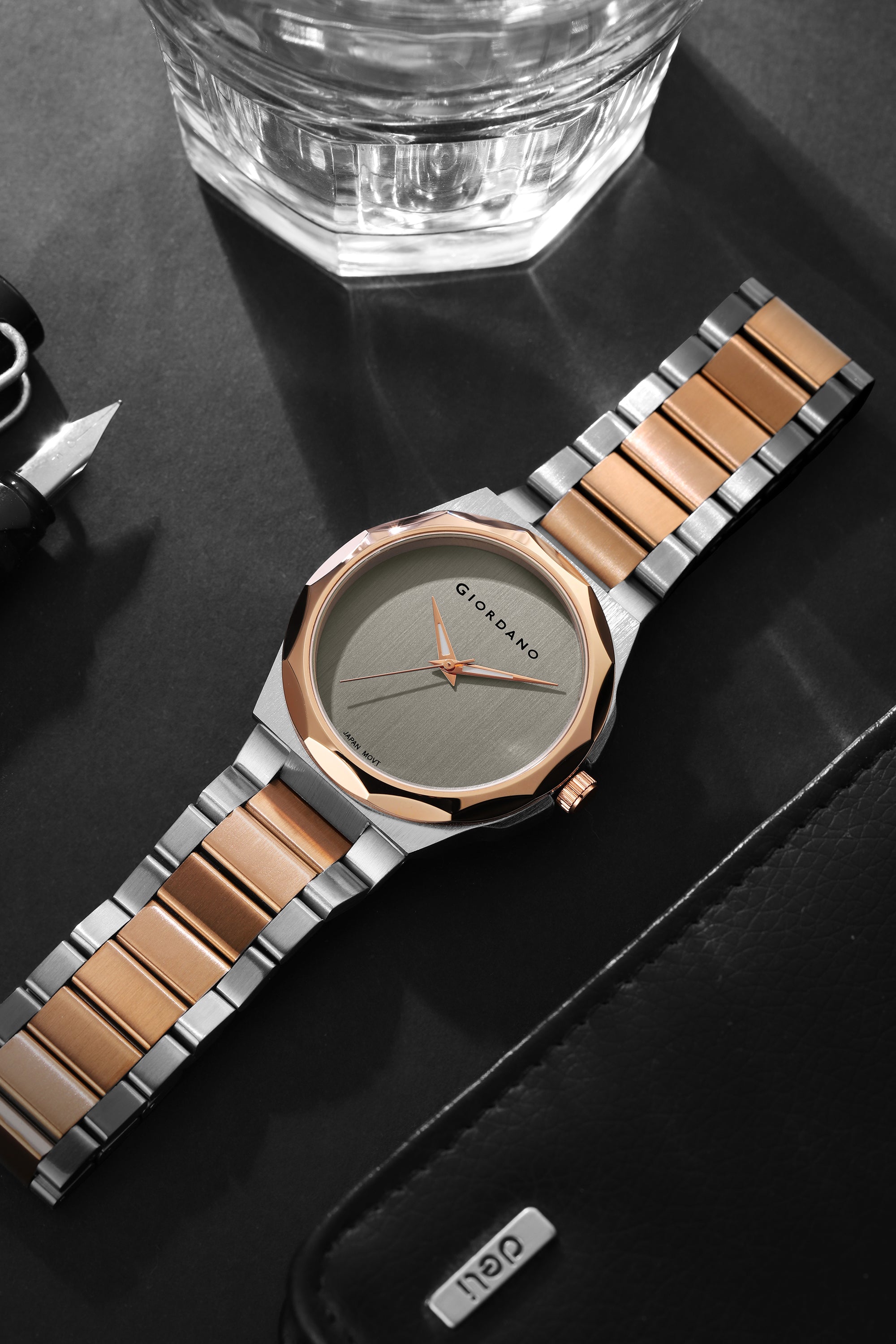 Giordano Classic Formal Analog Quartz Watch for Men with Grey Sunray Round Dial, Minimalist Markerless Design, Luminous Hands, Quartz Movement and Two-Tone Stainless Steel Strap - GZ-50189-44