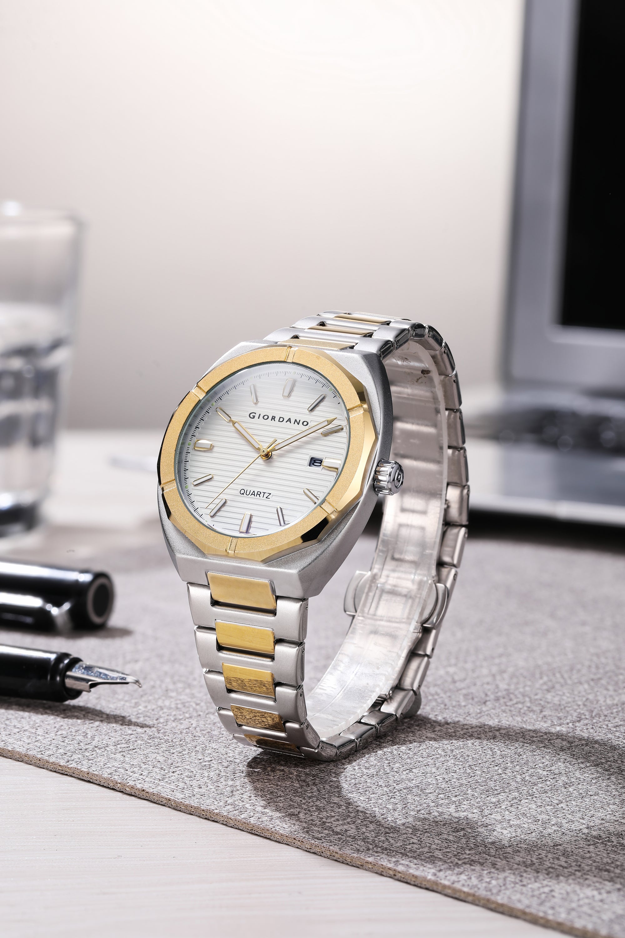 Giordano Modern  Watch for men – Textured Dial, Date Display and Stainless Steel Strap GZ-50141-44