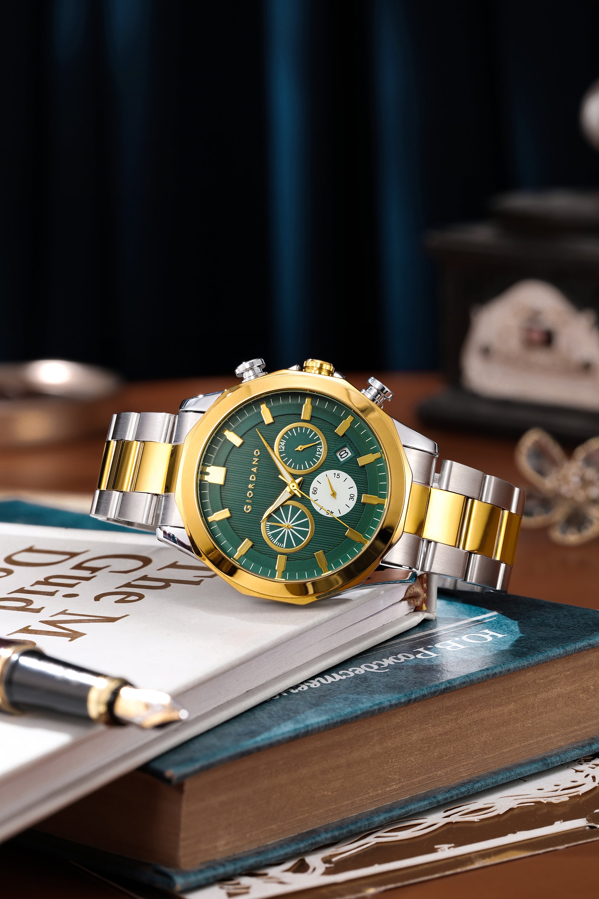 Giordano Analog Quartz Watch for Men with Round Green Textured Dial, Multifunction Sub-Dials, Date Display and Silver & Gold Two-Tone Stainless Steel Strap - GZ-50036-66