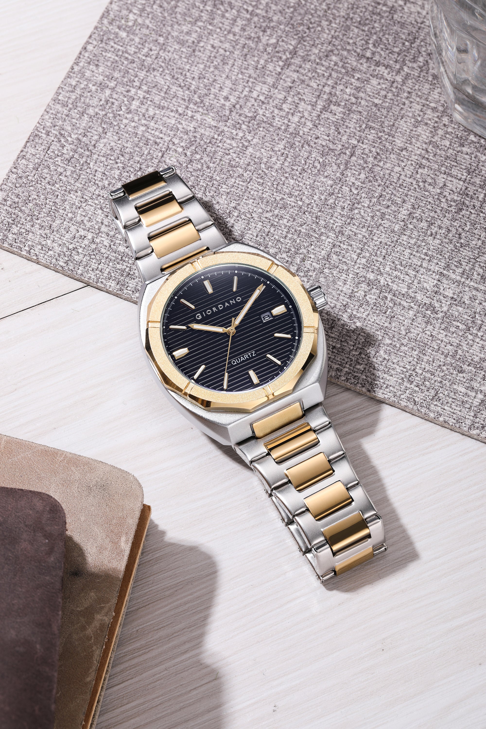 Giordano Modern  Watch for men – Textured Dial, Date Display and Stainless Steel Strap GZ-50141-33