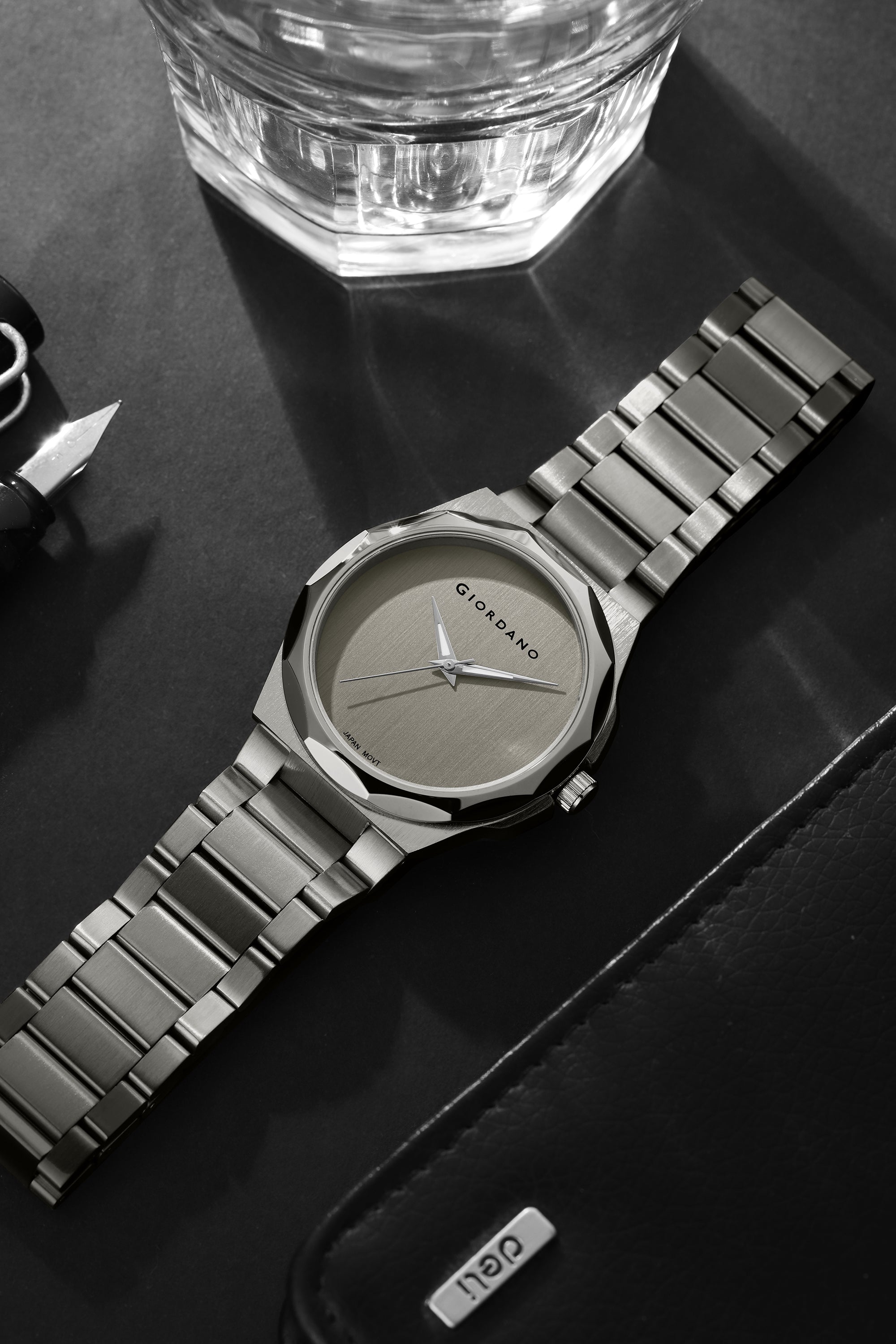 Giordano Classic Formal Analog Quartz Watch for Men with Grey Sunray Round Dial, Minimalist Markerless Design, Luminous Hands, Quartz Movement and Grey Stainless Steel Strap - GZ-50189-33
