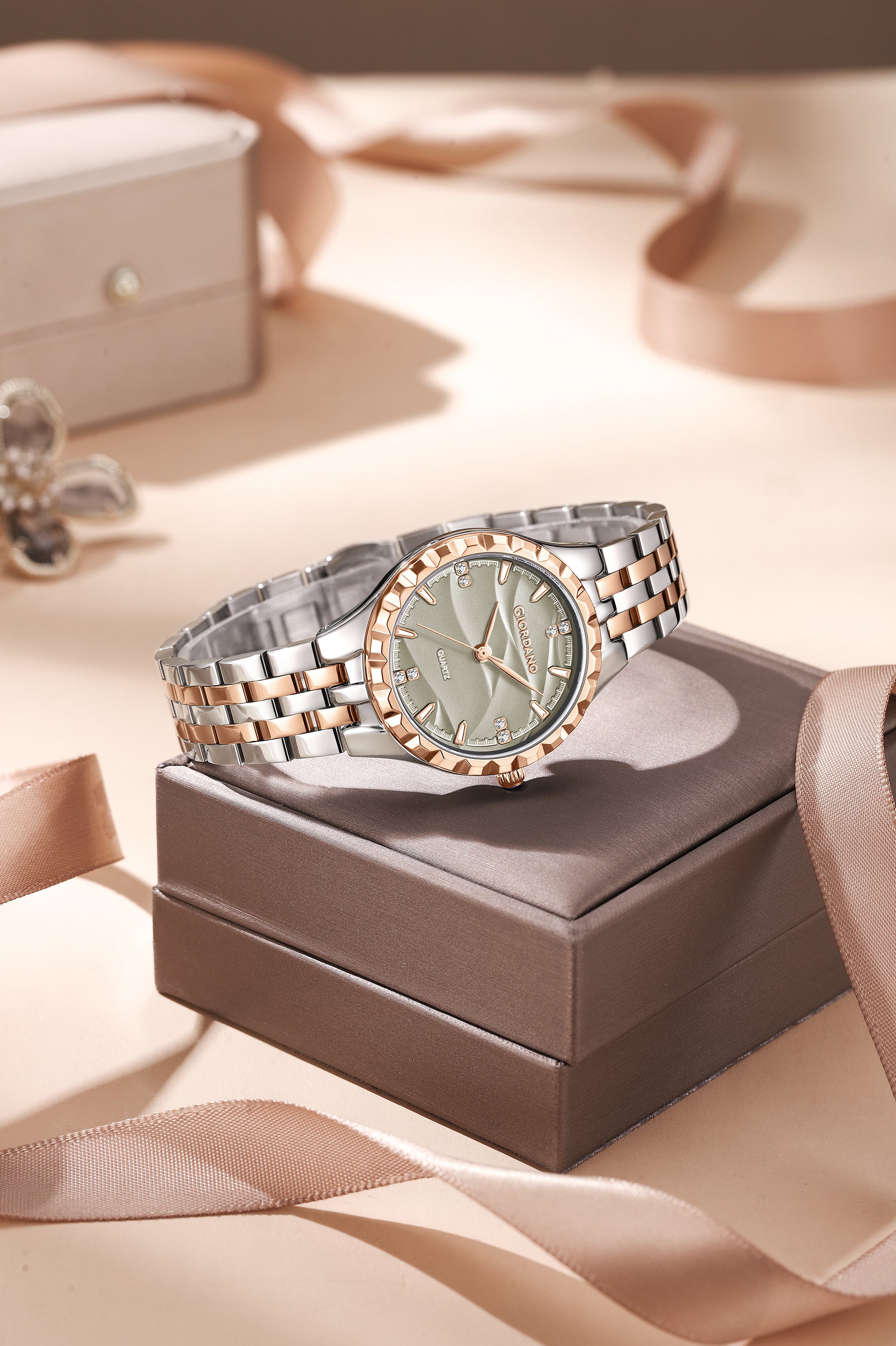 Giordano Analog Quartz Watch for Women with Textured Round Grey Dial, Luminous Hands and Markers, Silver and Rose Gold Stainless Steel Strap - GZ-60164-44