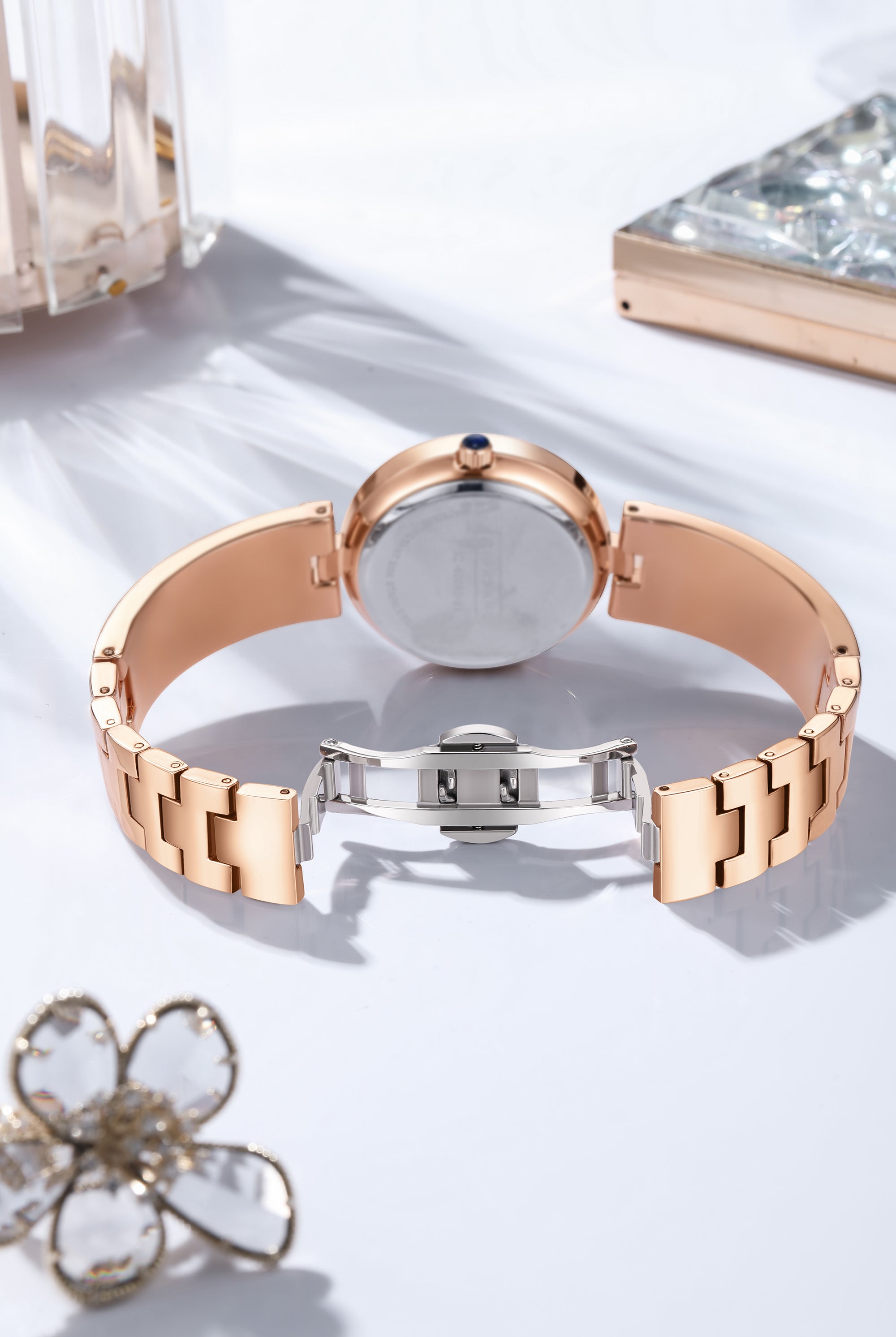 Giordano Luxurious Analog Watch for Women with Elegant Diamond Cut Glass and Stainless Steel Strap - GZ-60082-22