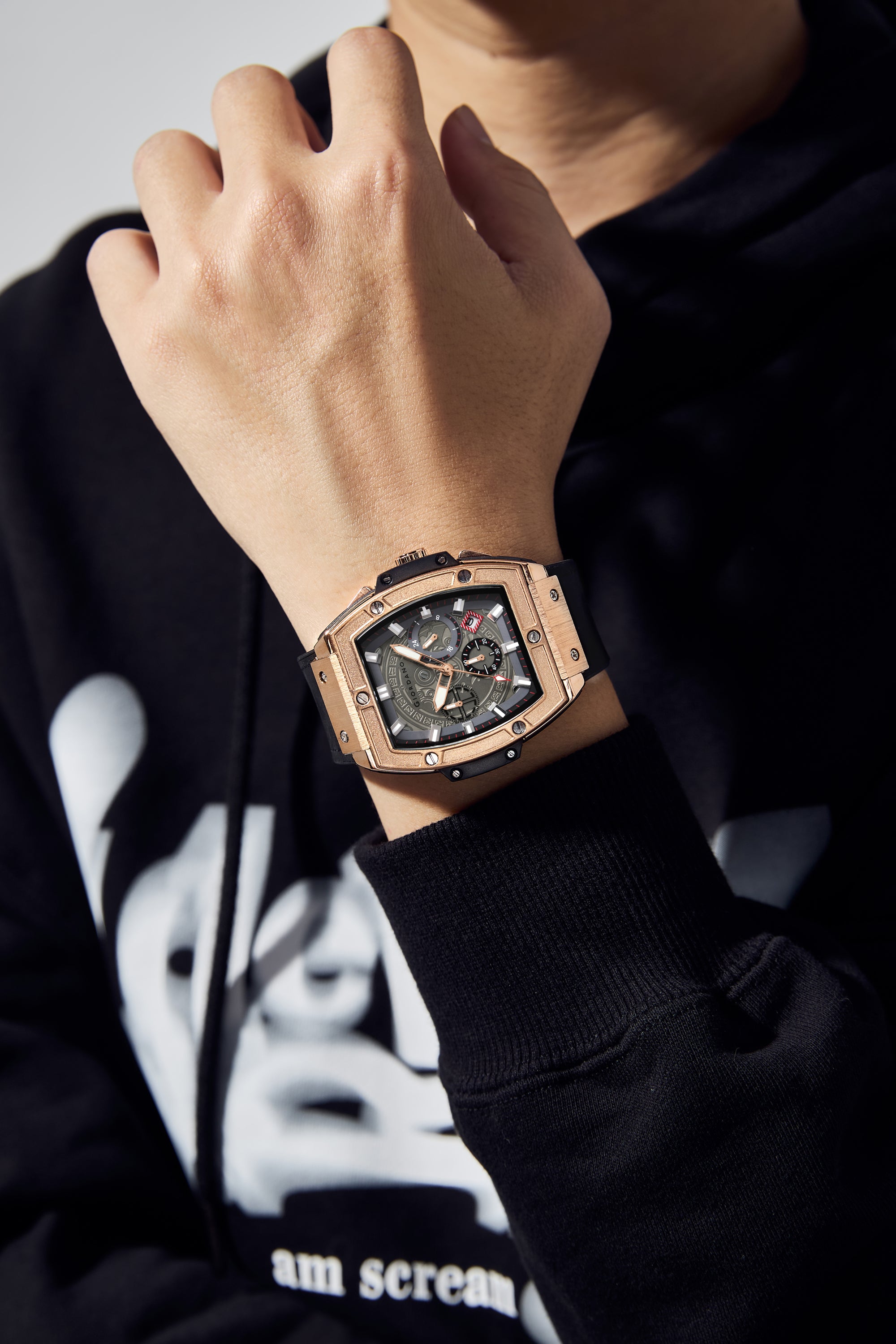 जिओडैनो टर्मिनेटर पुरुषों की रोज़ गोल्ड लेदर मल्टीफंक्शन वॉच - डे, डेट और 24-घंटे सब-डायल के साथ | पुरुषों के लिए वाटर रेसिस्टेंट स्क्वायर डायल यूनिक डिज़ाइन रिस्ट वॉच | GZ-50098-02