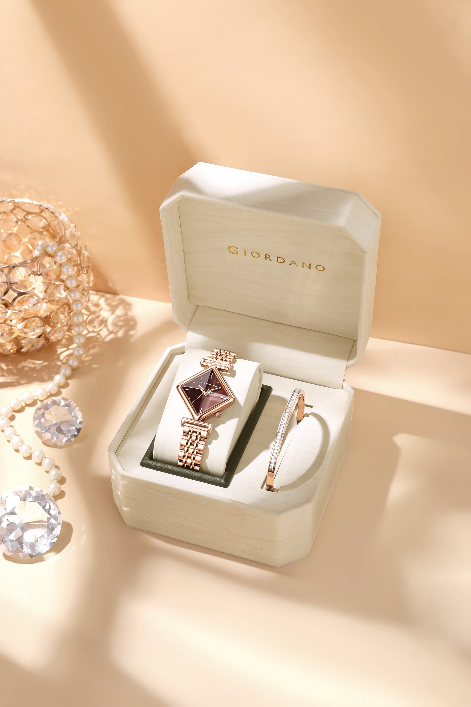Giordano Rose Gold Analog Watch For Women with Bracelet Set – Diamond-Shaped Shimmer Dial, Crystal Detailing & Stainless Steel Strap – Elegant Gift Combo for Women | GZ-60106-33