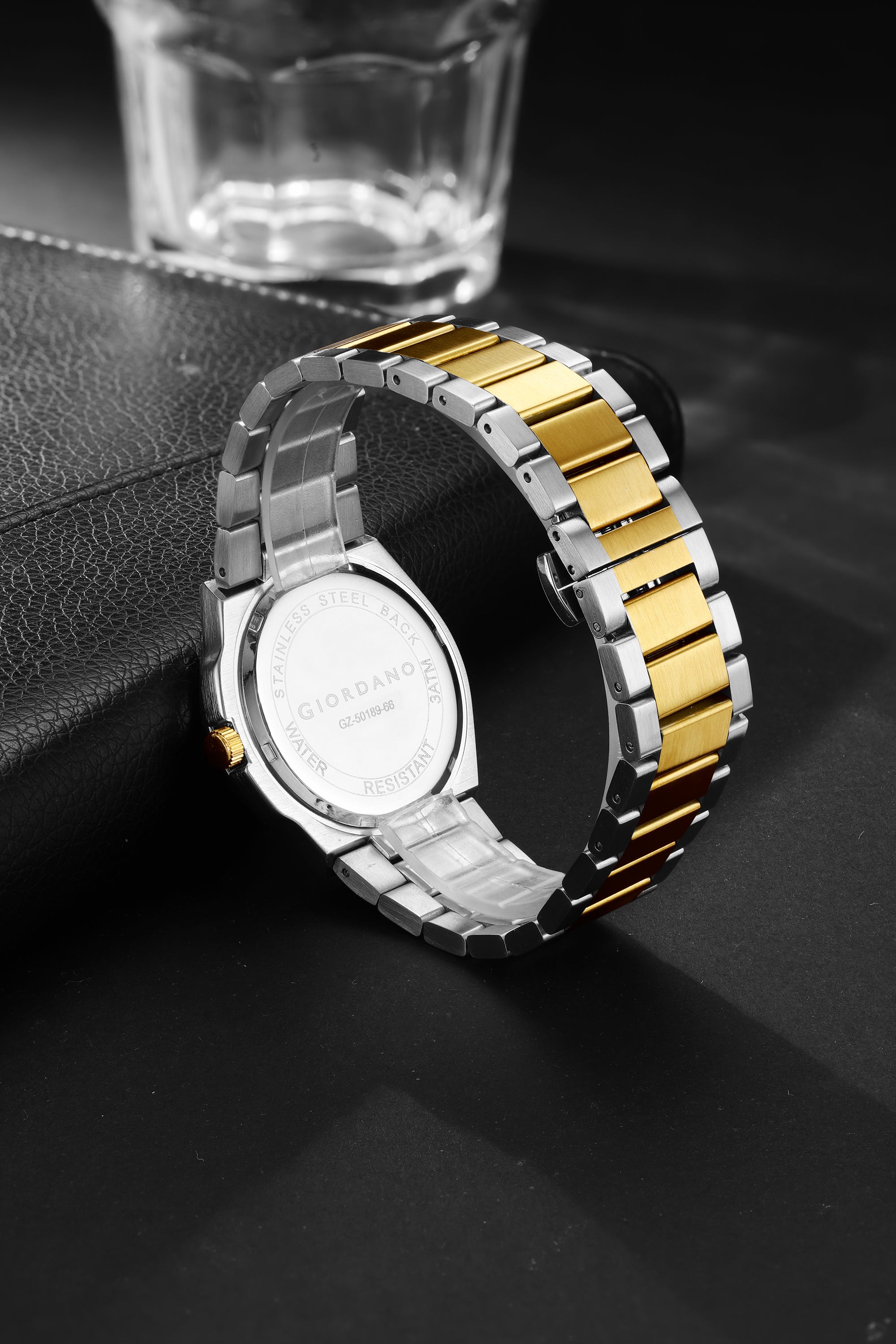 Giordano Classic Formal Analog Quartz Watch for Men with White Sunray Round Dial, Minimalist Markerless Design, Luminous Hands, Quartz Movement and Two-Tone Stainless Steel Strap - GZ-50189-66