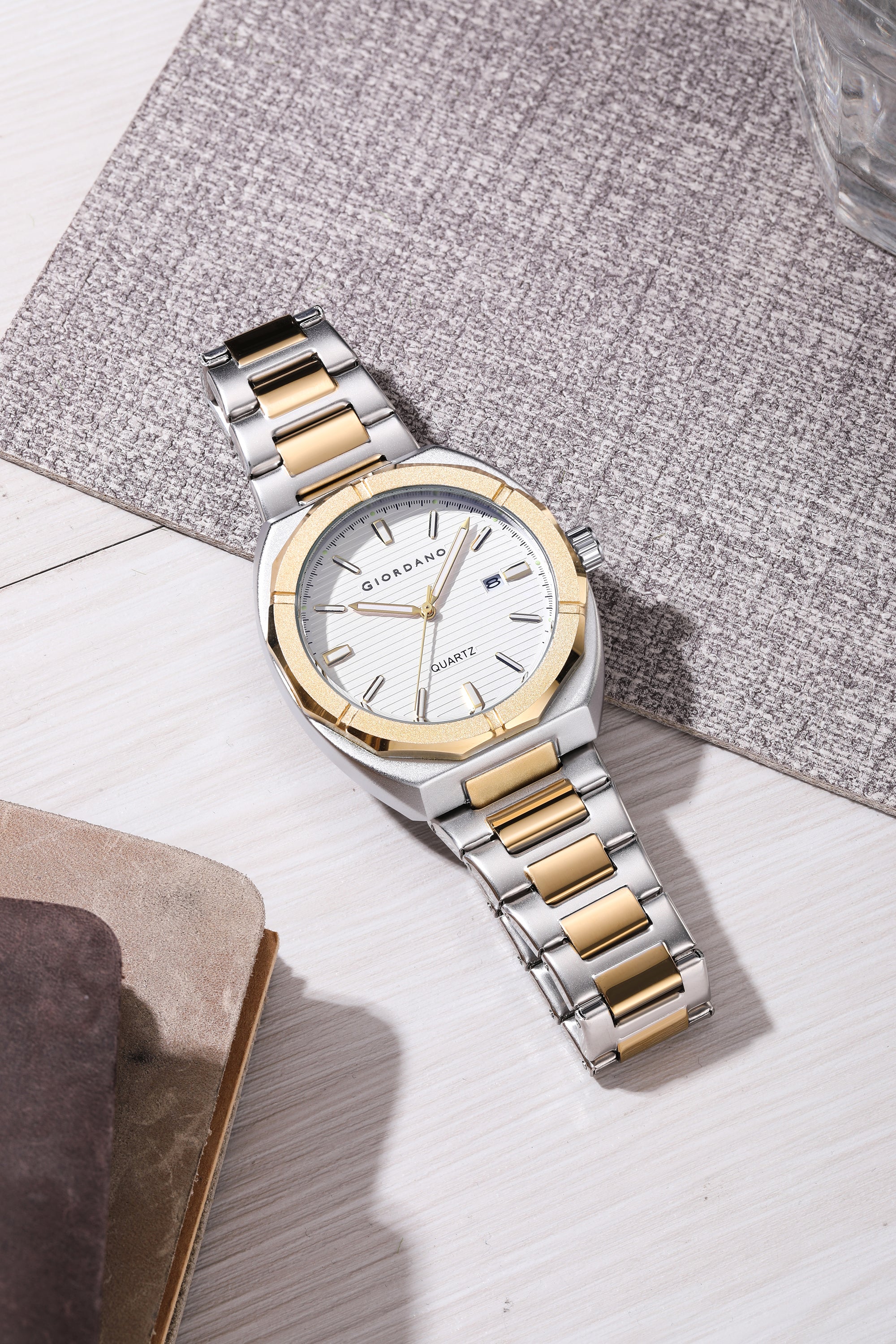 Giordano Modern  Watch for men – Textured Dial, Date Display and Stainless Steel Strap GZ-50141-44