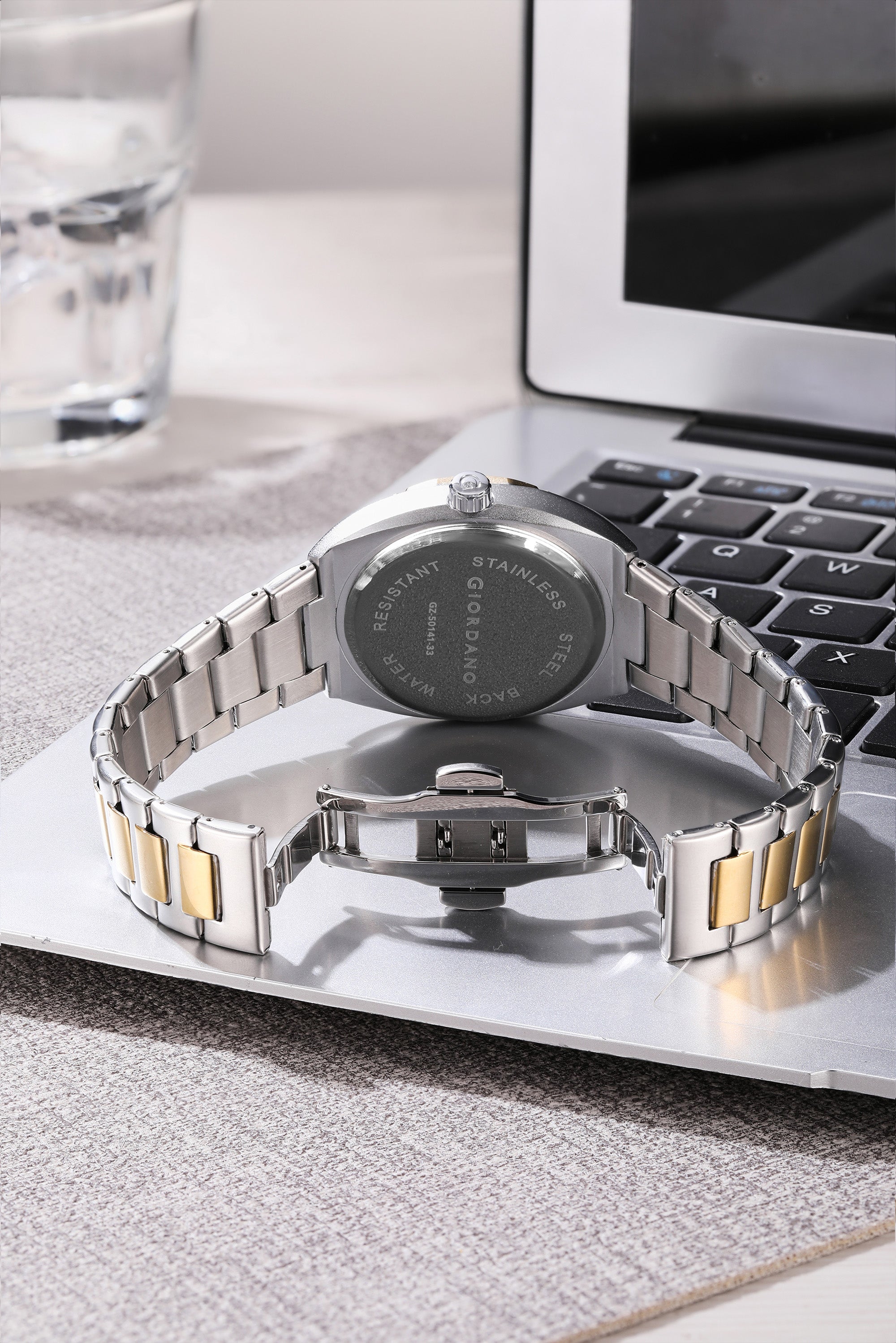 Giordano Modern  Watch for men – Textured Dial, Date Display and Stainless Steel Strap GZ-50141-33