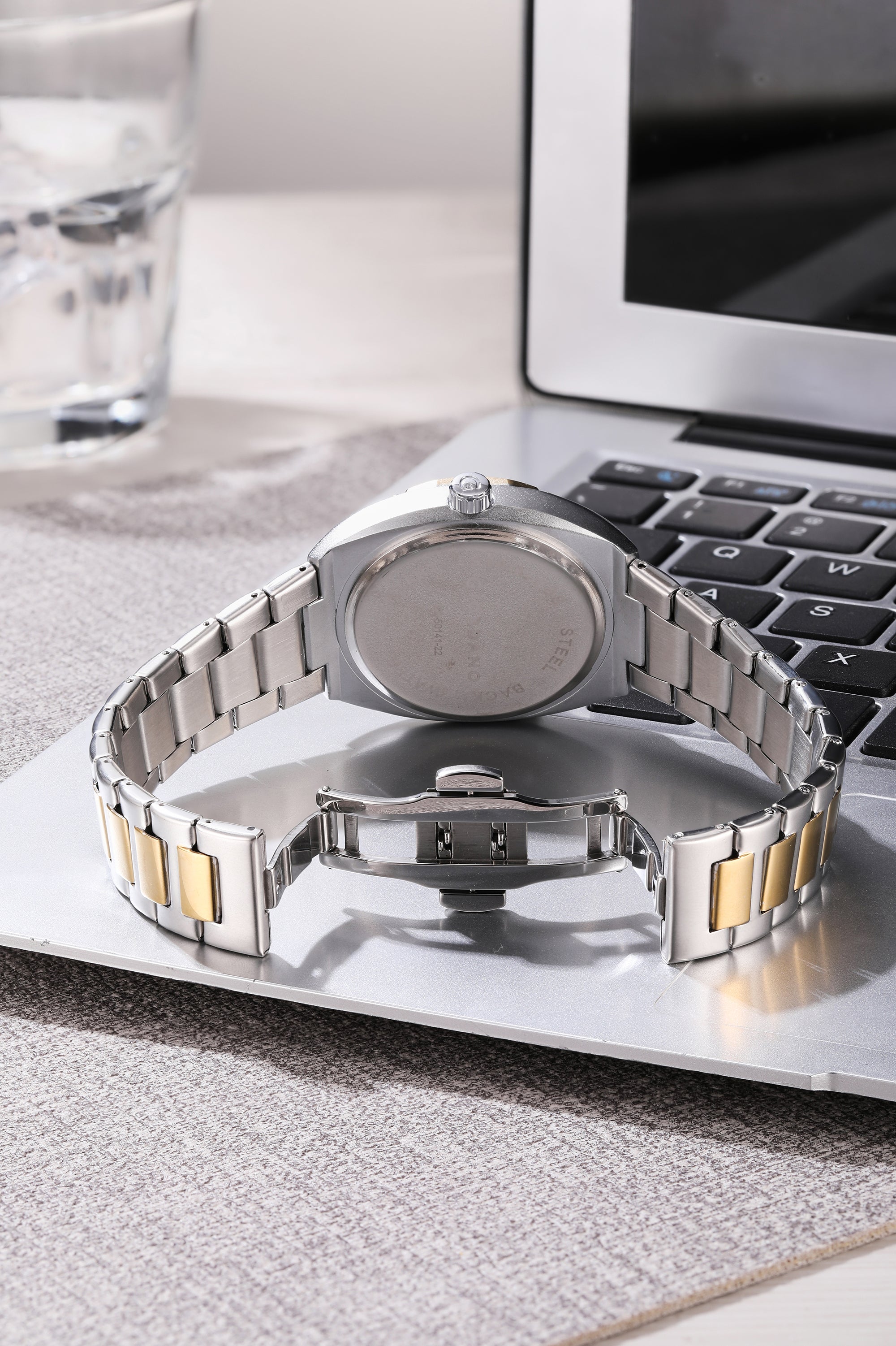 Giordano Modern  Watch for men – Textured Dial, Date Display and Stainless Steel Strap GZ-50141-44