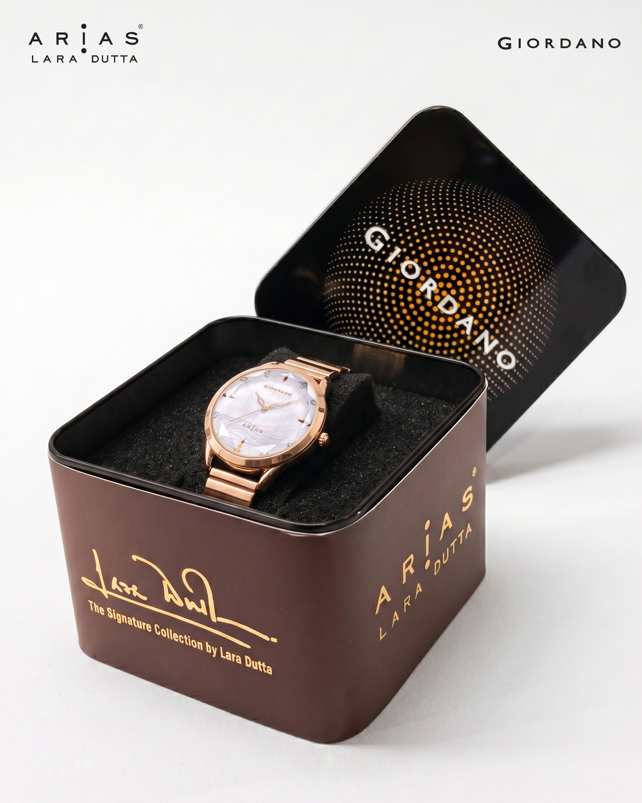 Giordano Arias Lara Dutta Signature Collection महिलाओं के लिए एनालॉग क्वार्ट्ज़ घड़ी जिसमें मदर-ऑफ-पर्ल कट ग्लास डायल, क्रिस्टल आवर मार्कर और स्टेनलेस स्टील ब्रेसलेट स्ट्रैप GZ-60177-33
